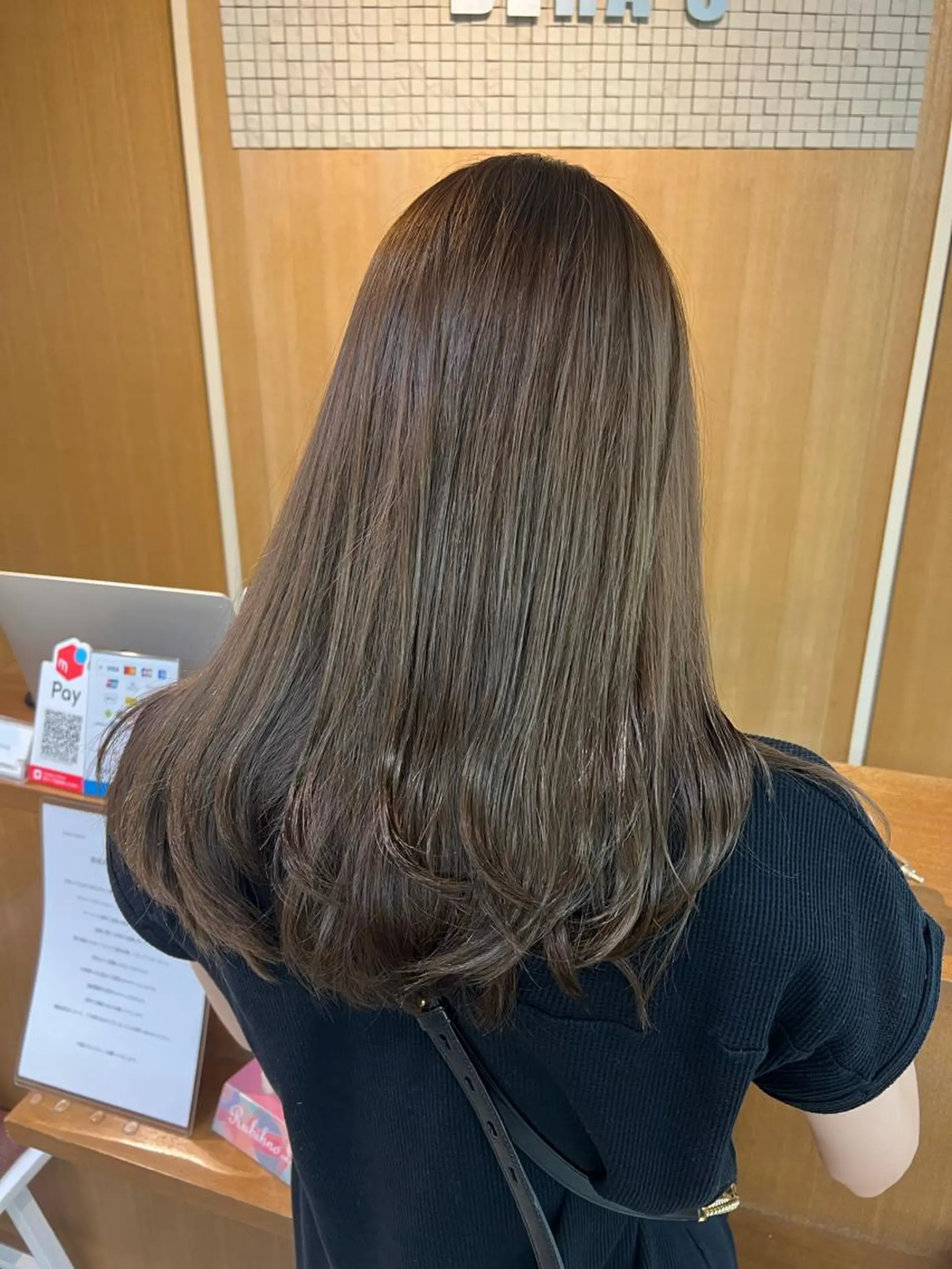 セミロング カラー ベージュカラー フォギーベージュ 透明感カラー/ イルミナカラーヒロキのヘアスタイル