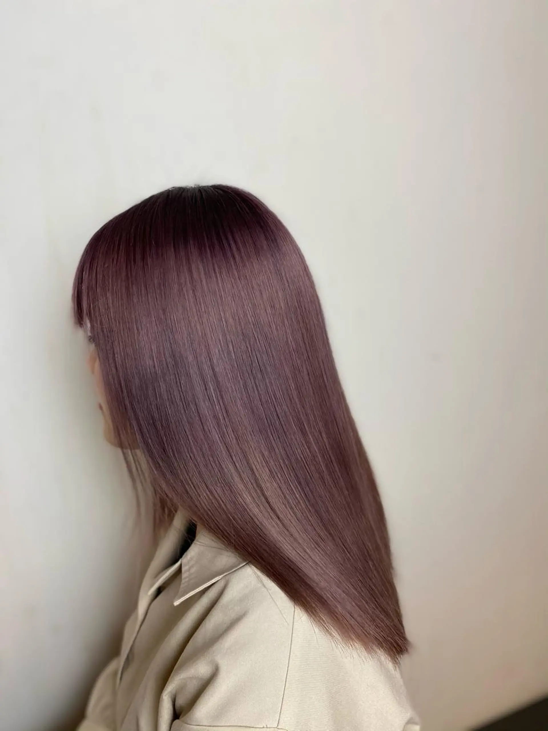 セミロング カラー ハラ ルイスのヘアスタイル