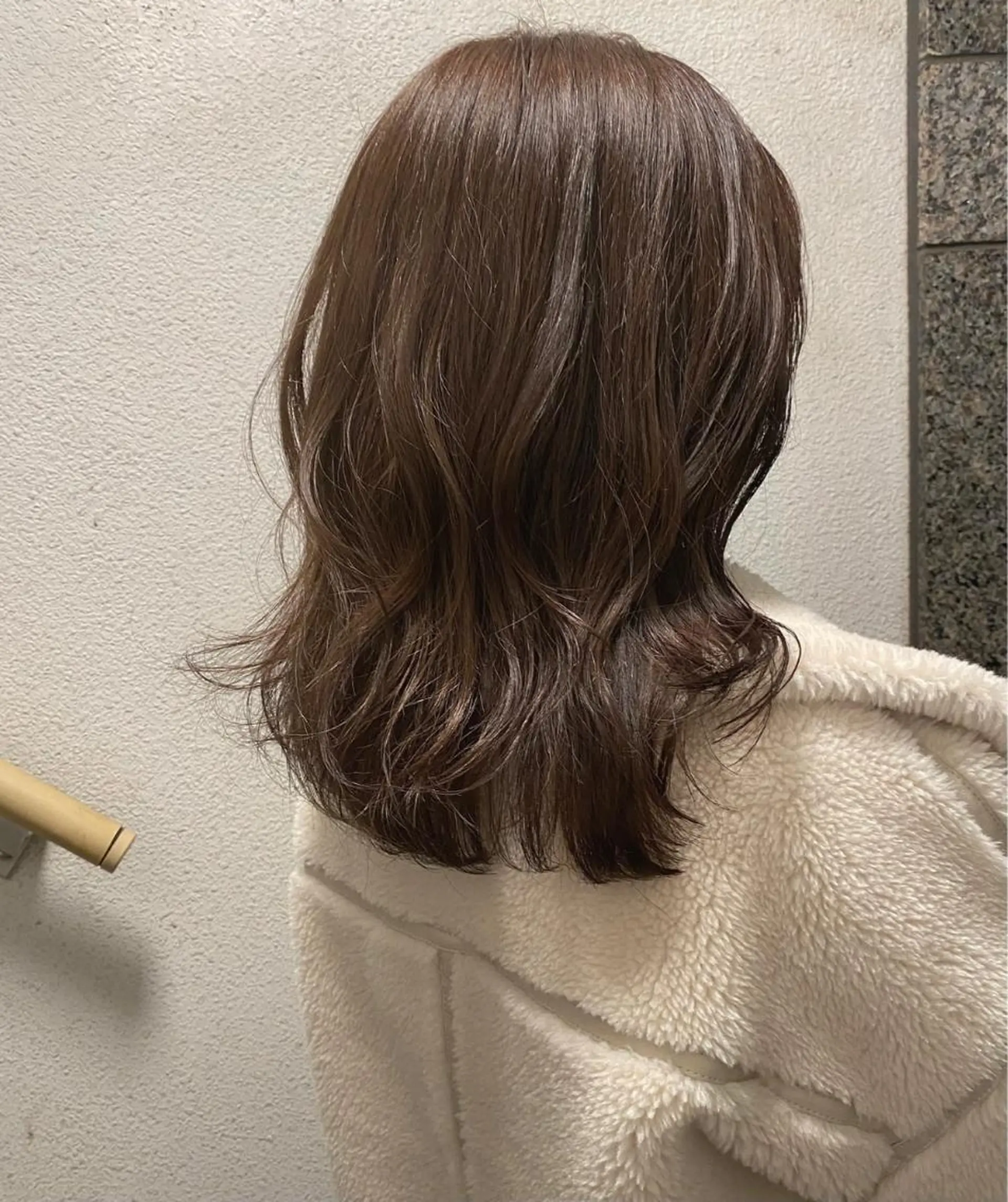 ミディアム カラー ベージュカラー ブリーチ ショコラベージュ カット ヘアカラー トリートメント io濱川 遥のヘアスタイル