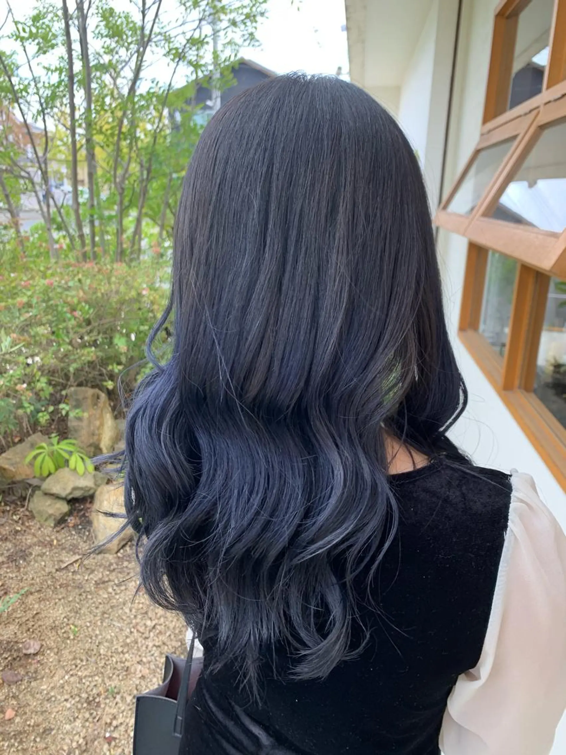 セミロング カラー 黒髪 ブリーチ ブルーカラー ブルーブラック グラデーションカラー 山本 知佳のヘアスタイル