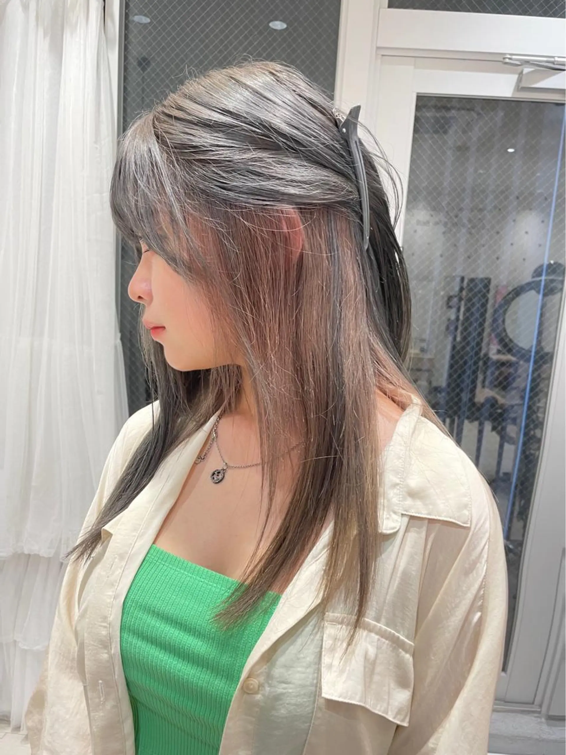 ロング カラー ベージュカラー グレージュ オリーブグレージュ オリーブグレー ハッシュカット レイヤー池袋のヘアスタイル