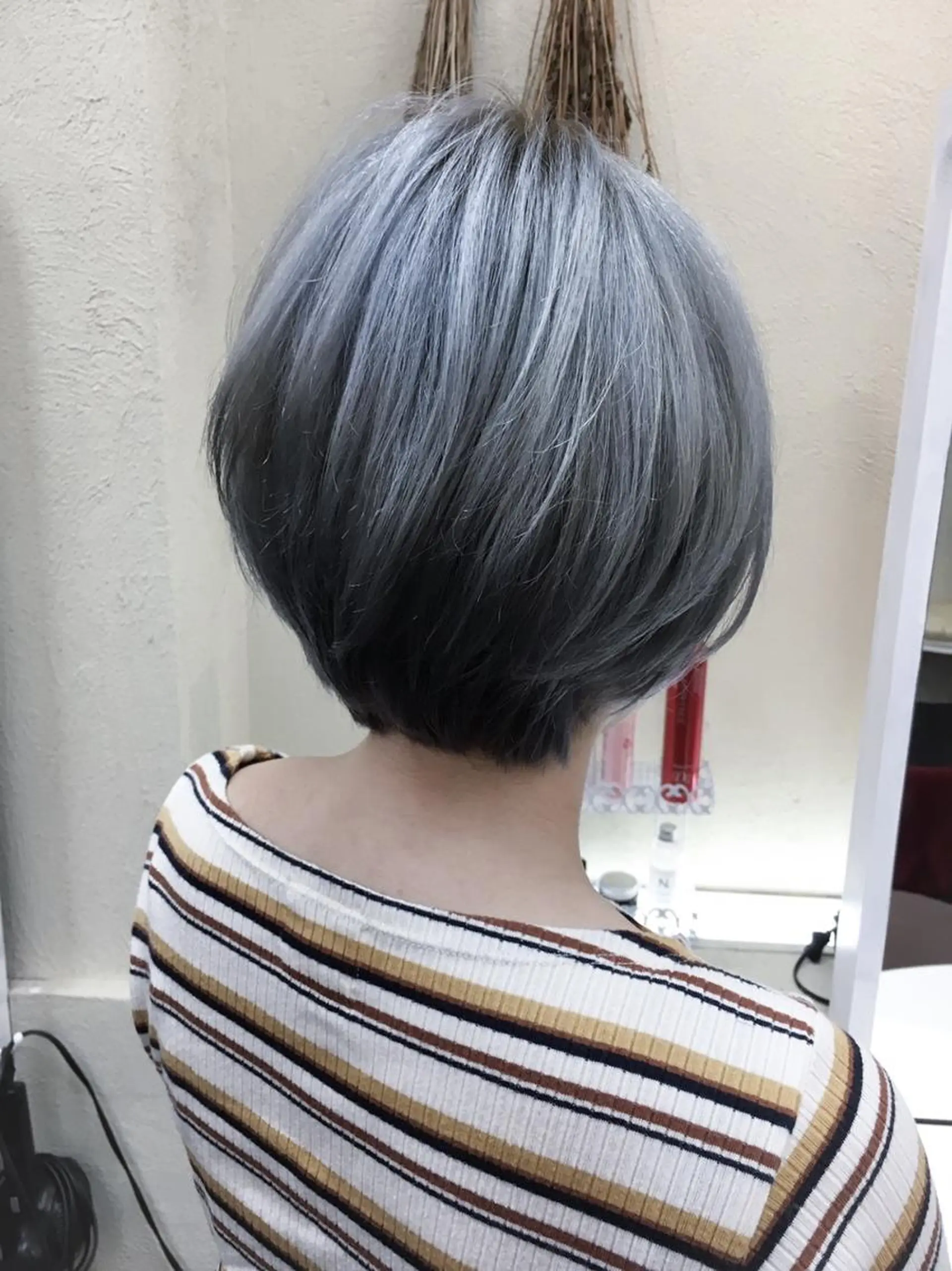 ショート カラー ヘアアレンジ アッシュ アッシュグレー バレイヤージュ ベージュカラー ブリーチ 髪質改善&韓国風特化 型サロン ミシェリーのヘアスタイル