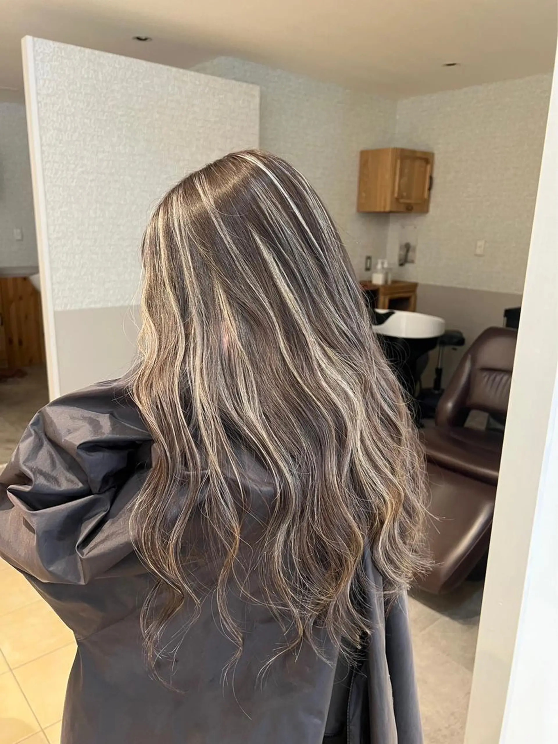 ロング カラー グレージュ ハイライトカラー ハイライト ヘアカラー トリートメント ROBIN所属・指名数No.1 /NAOYAのヘアスタイル