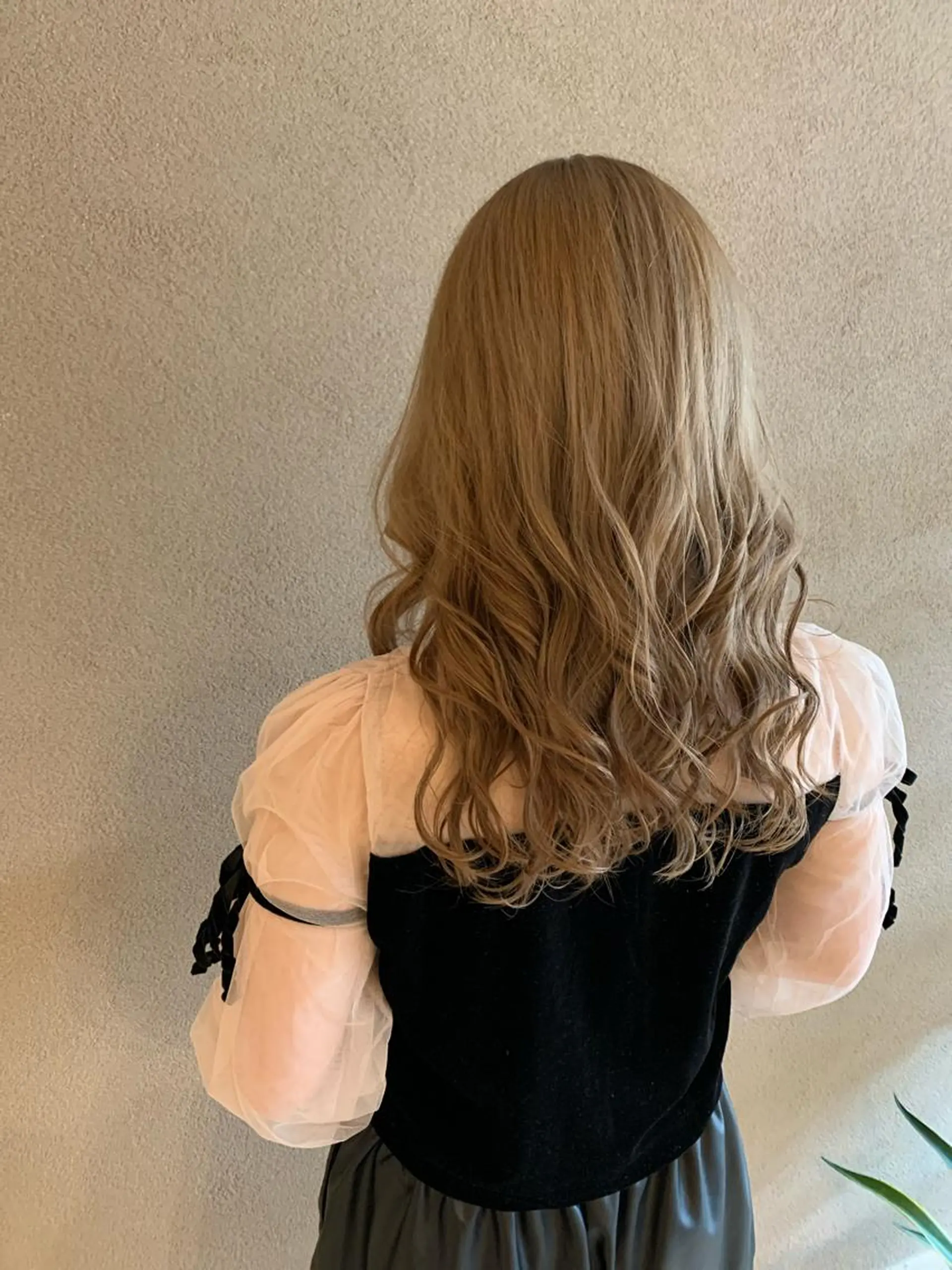 ロング カラー ベージュカラー ブリーチ ケアブリーチ ミルクティーベージュ 外国人風カラー ヘアカラー PADOU平松 典幸のヘアスタイル