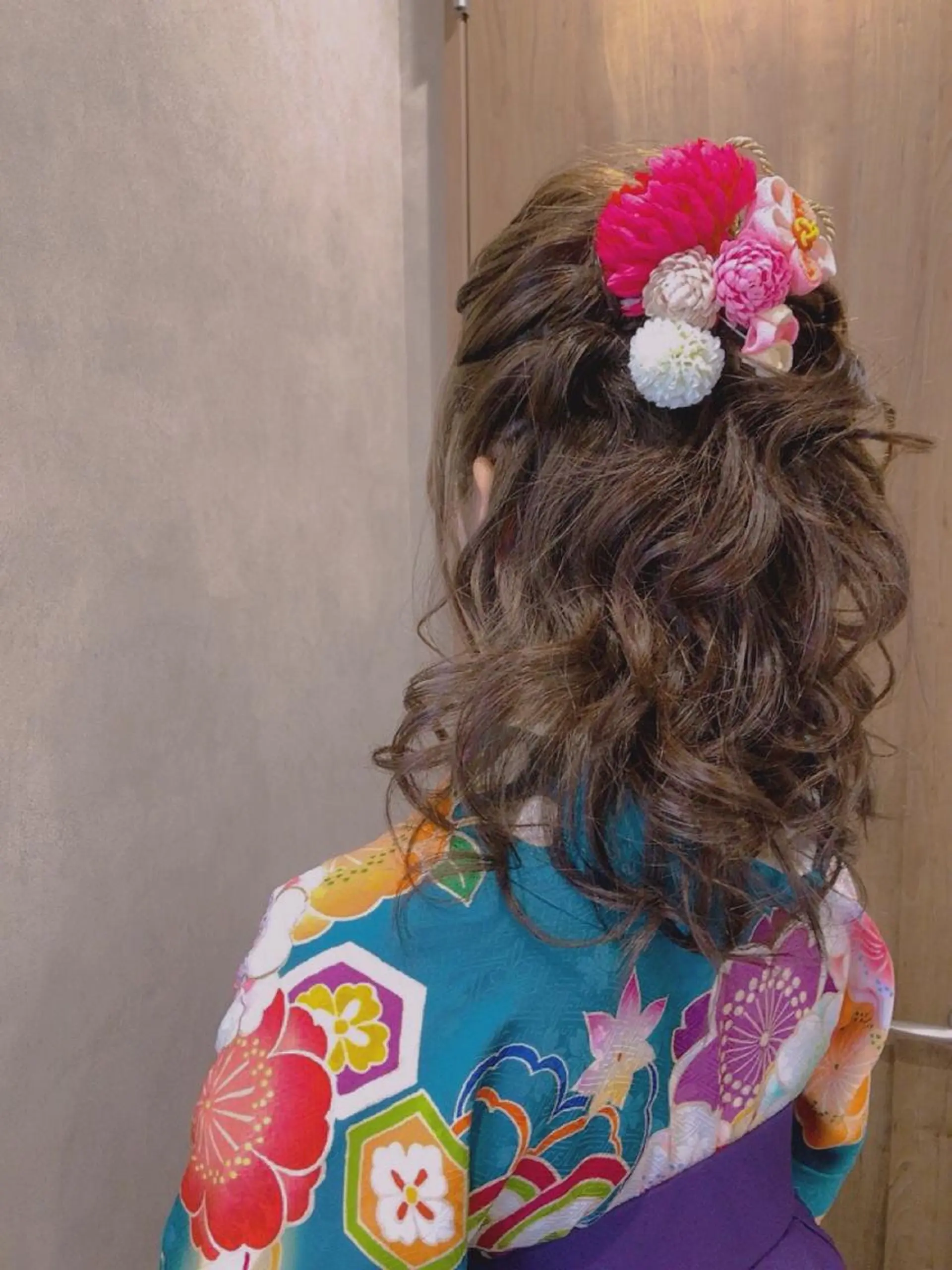 ヘアアレンジ 成人式 着物ヘア 卒業式のヘアスタイル 野咲き 美容室のマツエク・マツパデザイン