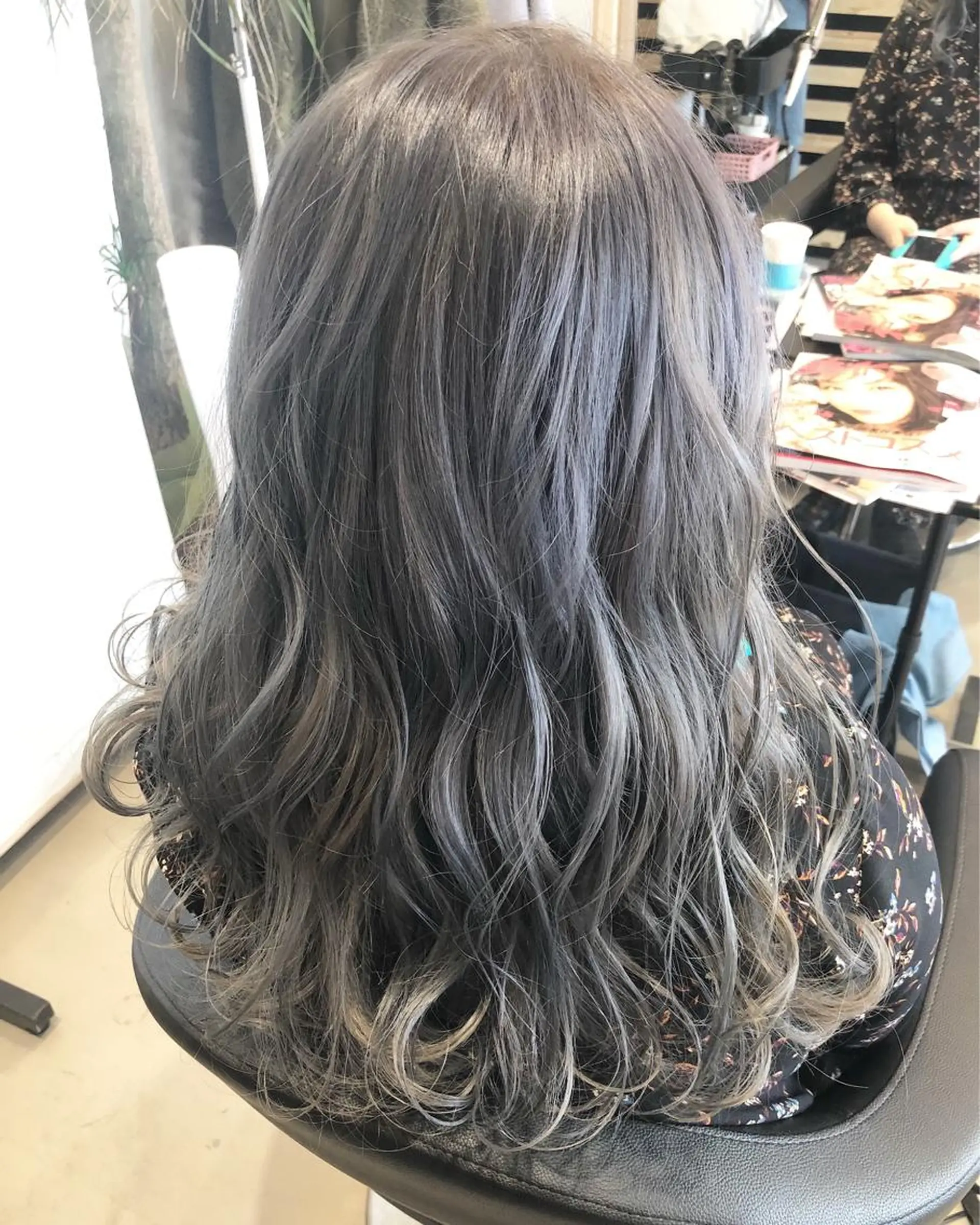 カラー シルバー ヘアカラー 早川 真幸のヘアスタイル