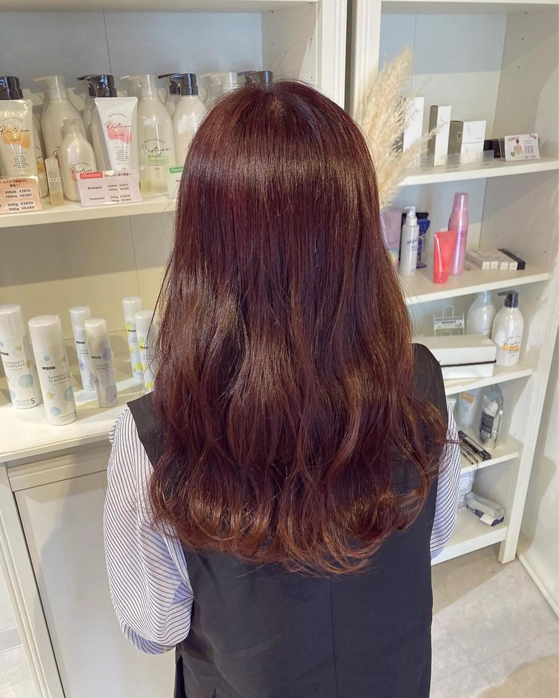 セミロング 山﨑 まなかのヘアスタイル