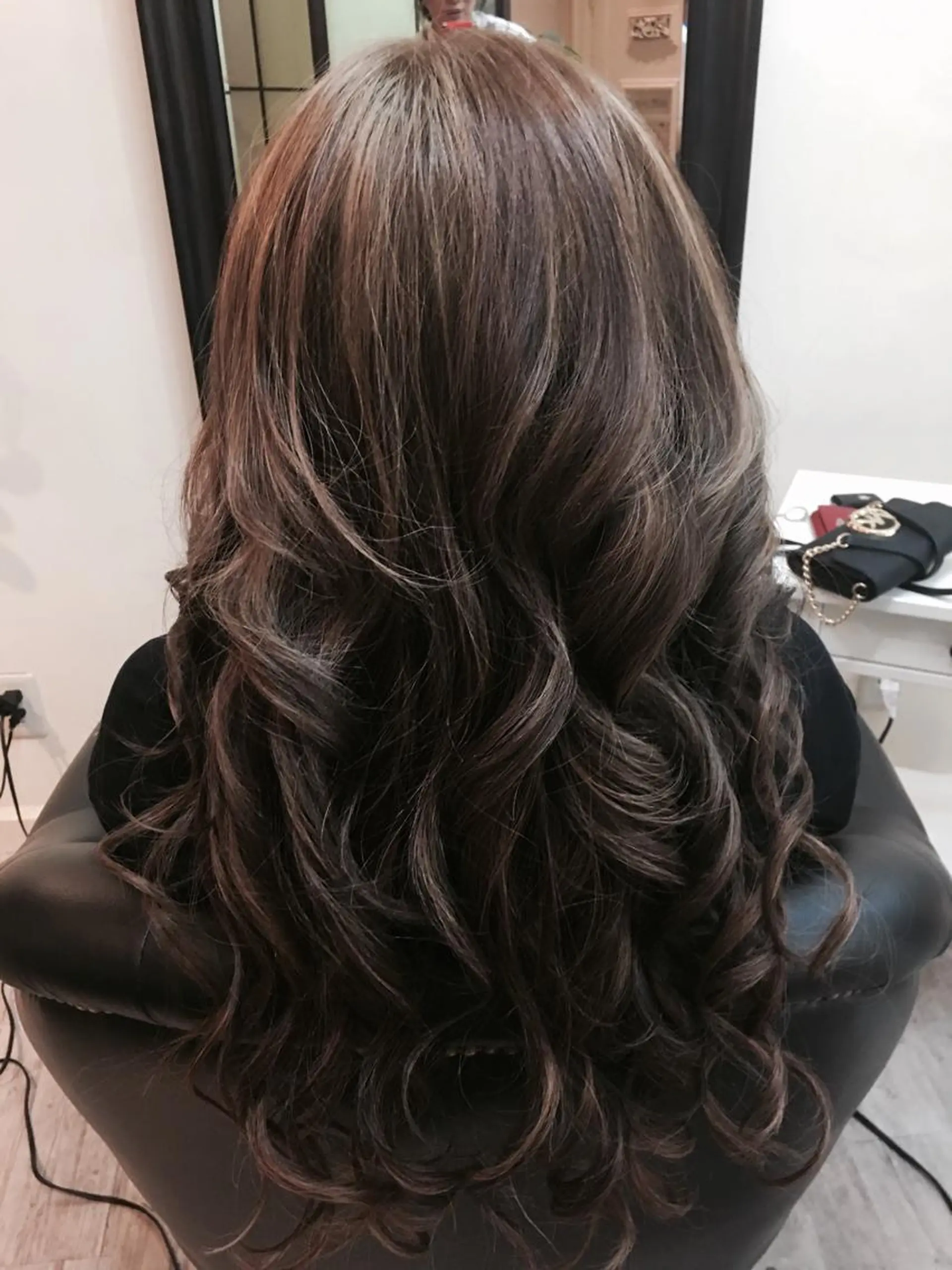 ロング カラー 鶴見 和美のヘアスタイル