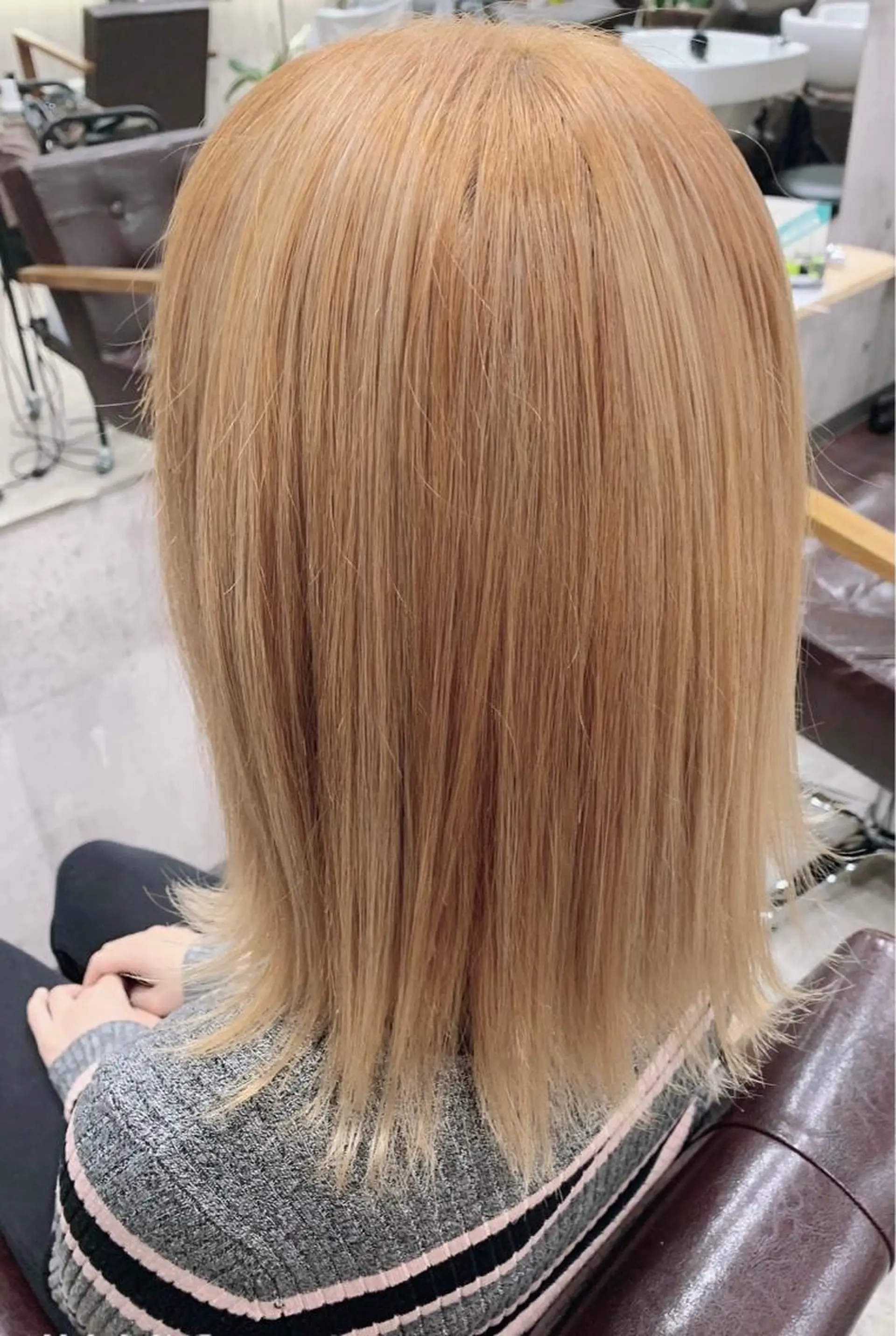 ミディアム カラー バレイヤージュ ブリーチ ブロンド ダブルカラー グラデーションカラー ヘアカラー hair salon mementoのヘアスタイル