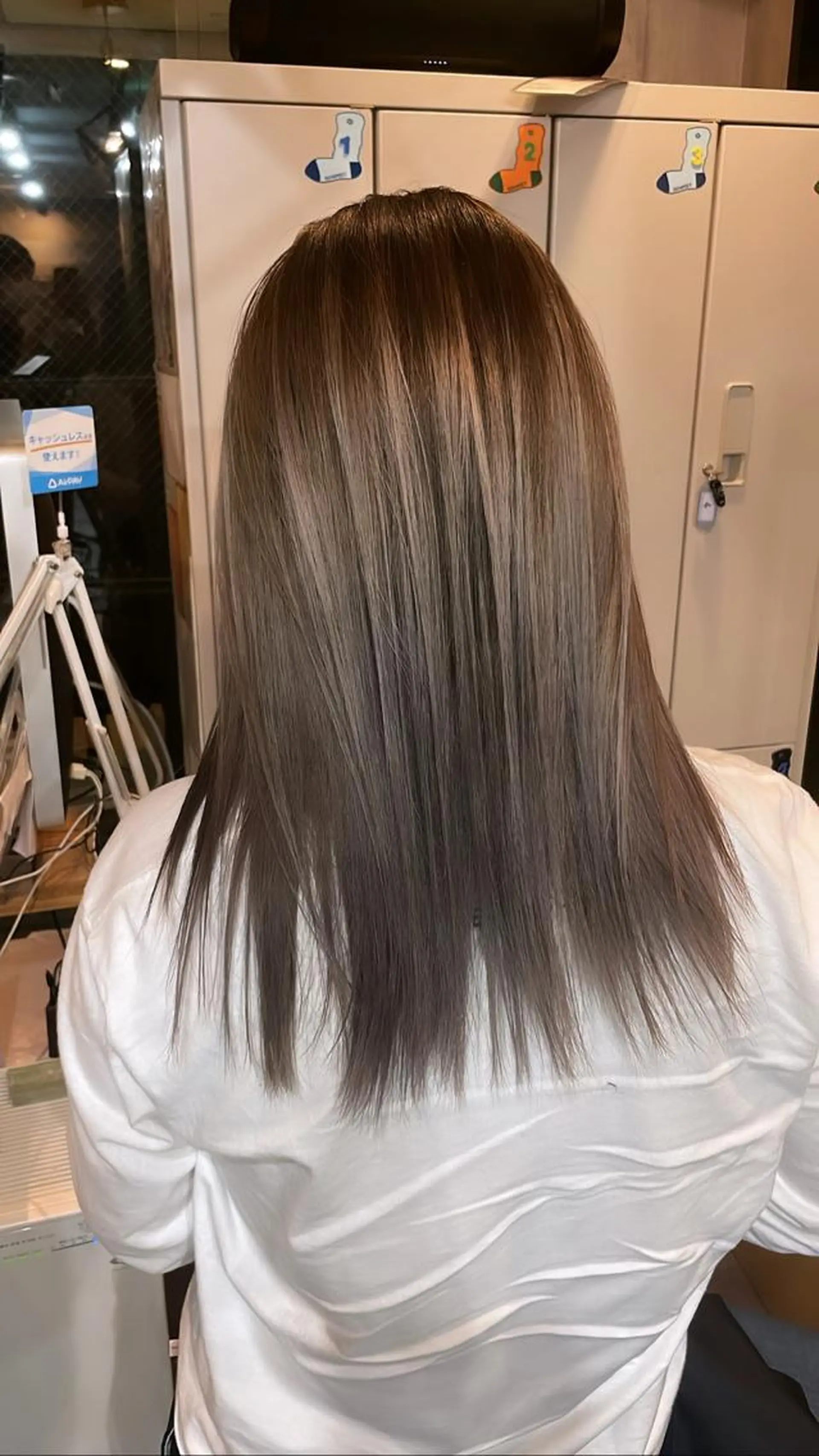 ミディアム カラー バレイヤージュ レイヤーカット ヘアカラー トリートメント ヘアセット 難波ブリーチカラー 伊藤洋輝のヘアスタイル