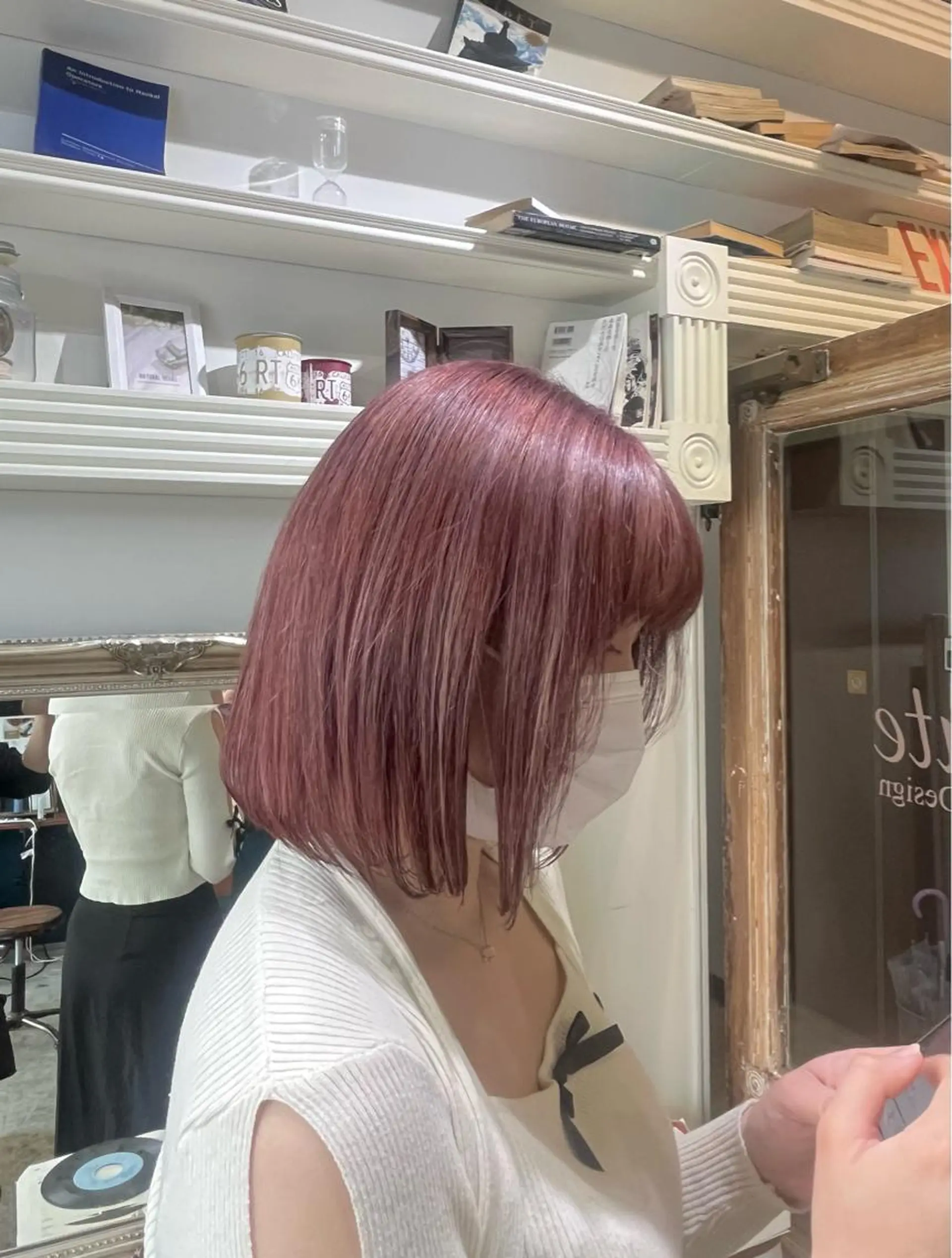 ミディアム カラー ベージュカラー ピンクカラー ピンクベージュ 森田翔斗 顔周りレイヤーのヘアスタイル