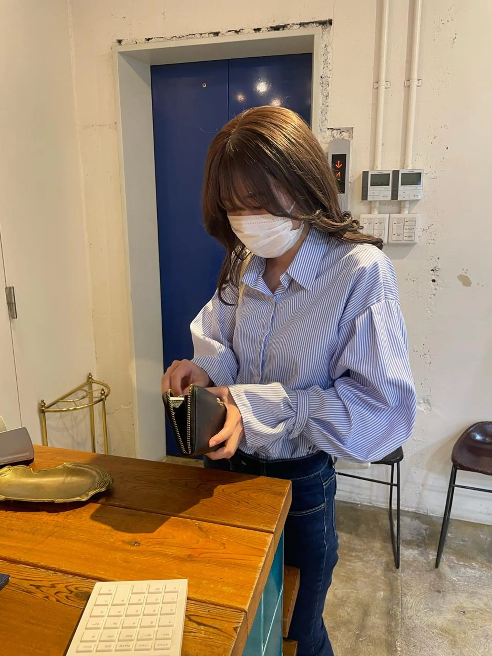 ミディアム カラー ブリーチ グレージュ カット ヘアカラー トリートメント MIOベージュカラー 柔らかいカラーのヘアスタイル