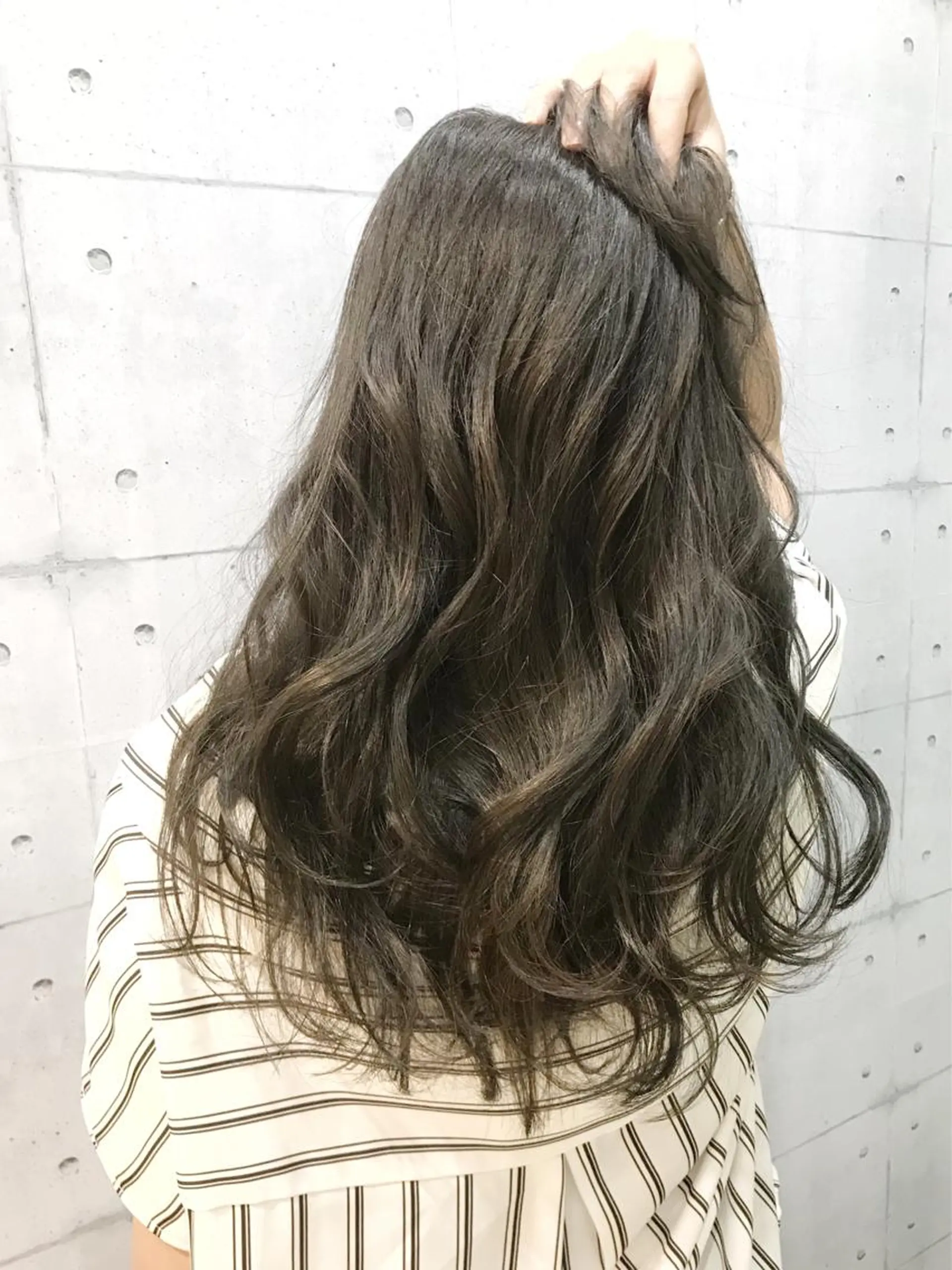 ロング カラー アッシュ ベージュカラー イルミナカラー カット ヘアカラー トリートメント 高木 麻知子のヘアスタイル