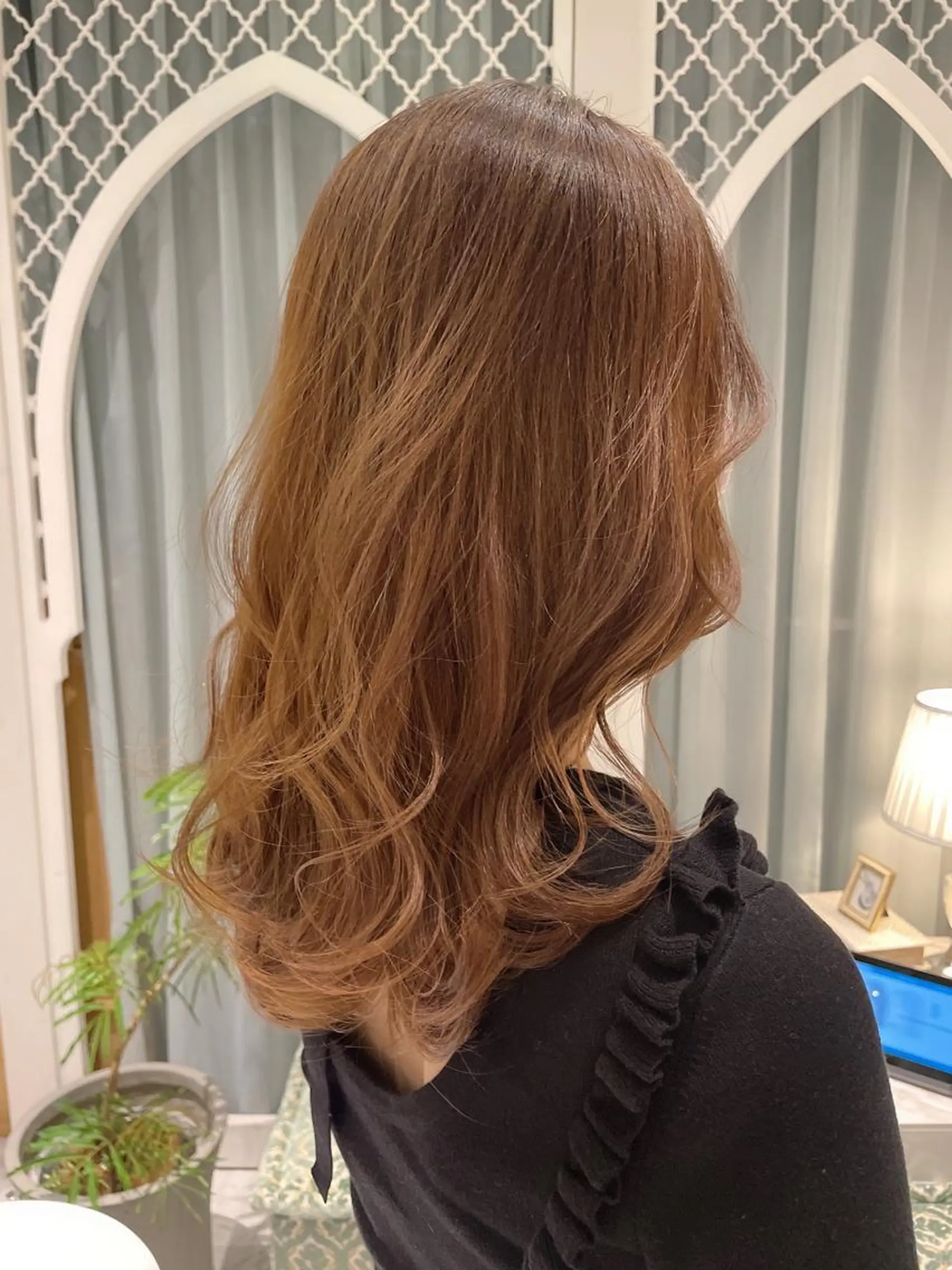 カラー ブリーチ ケアブリーチ ダブルカラー イヤリングカラー ハイライトカラー Bond Story fleek所属・渡辺 麻衣のヘアスタイル