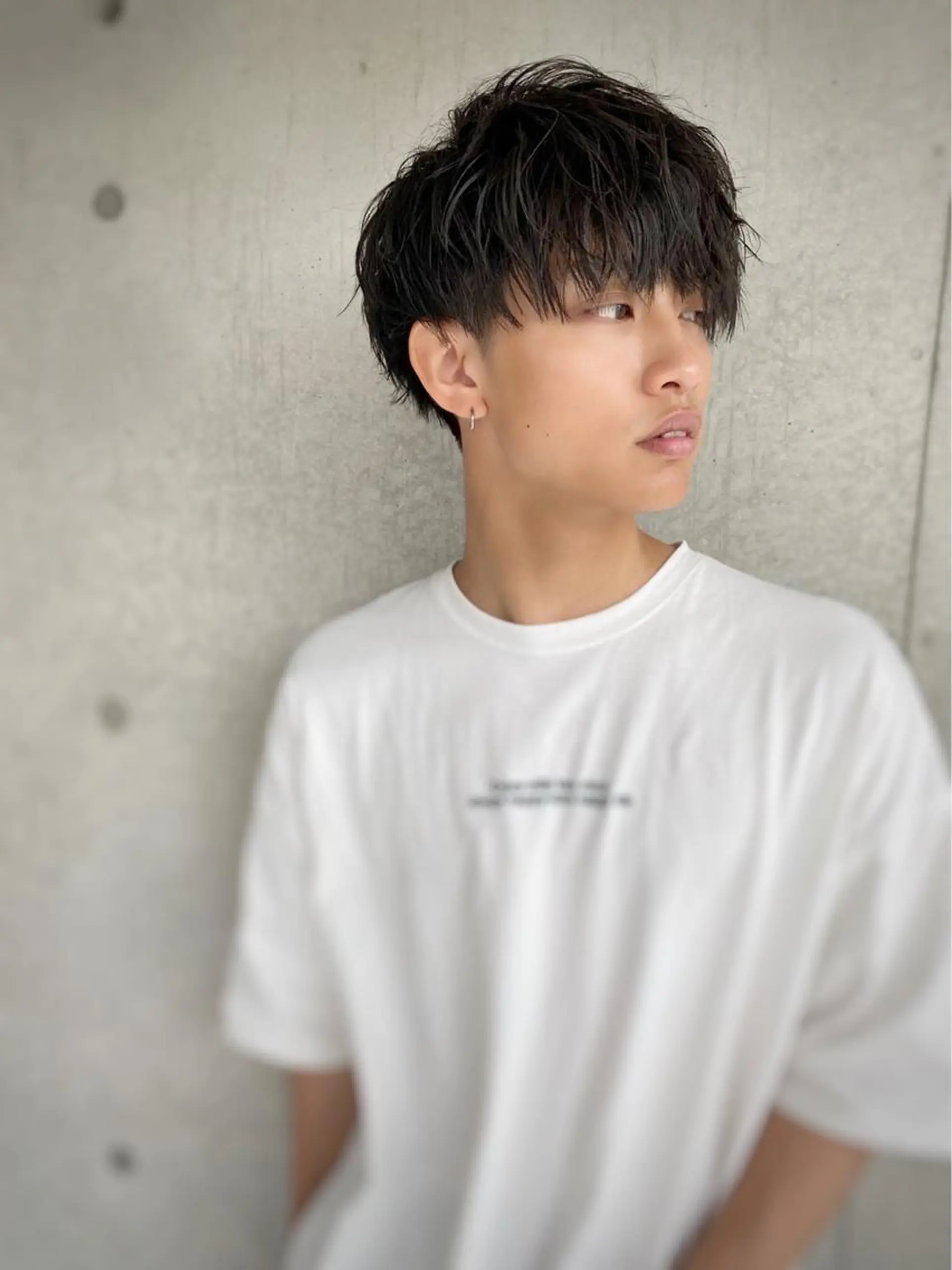 ショート メンズ アップバング メンズブリーチ ビジネス センターパート メンズハイトーン ヘアカラー トリートメント ヘッドスパ ヘアセット 赤み消し🌿 透明感カラー🫧のヘアスタイル