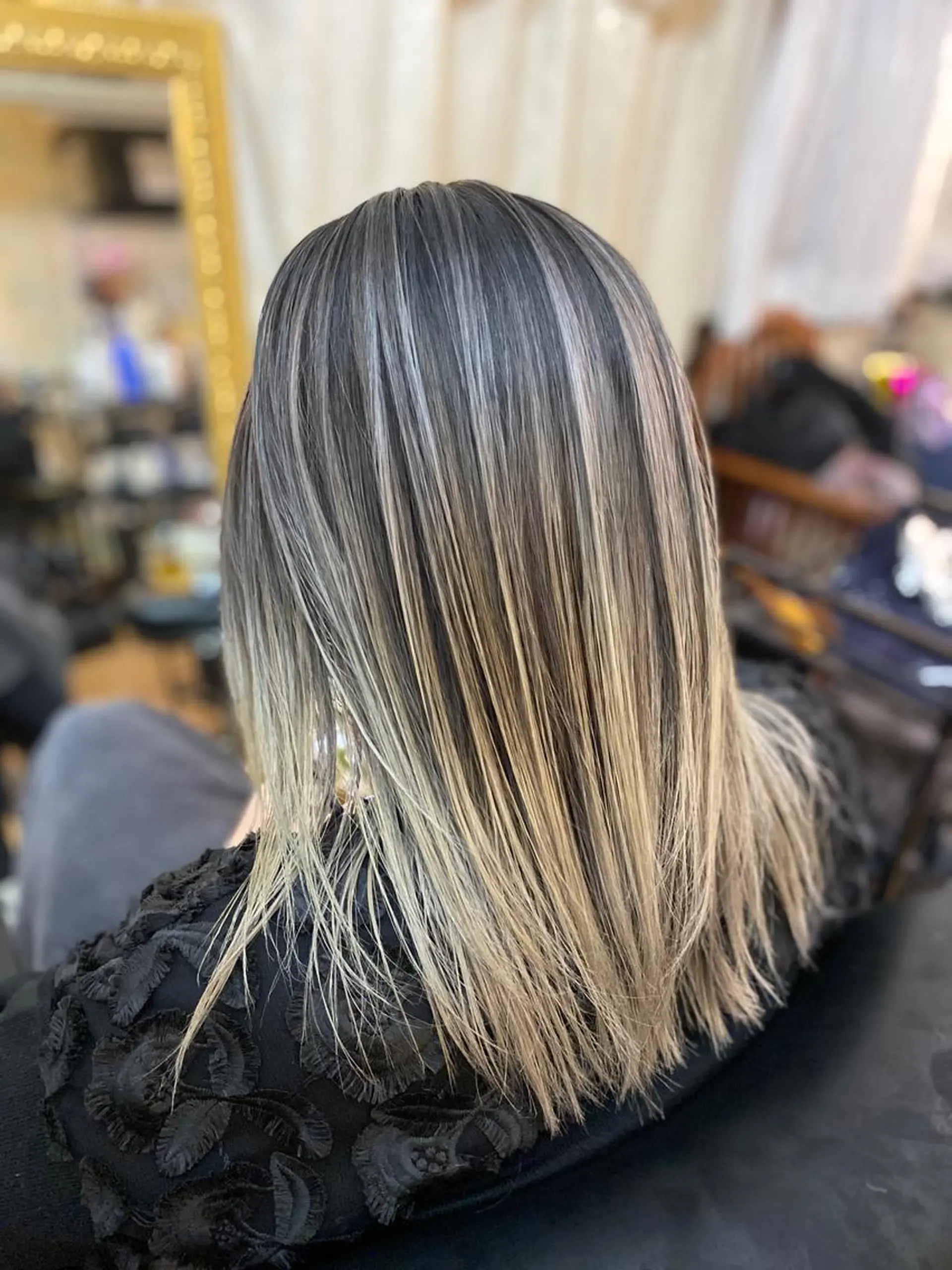 セミロング カラー GOLD BLACK所属・究極の艶髪！ 艶神！大矢祥央のヘアスタイル