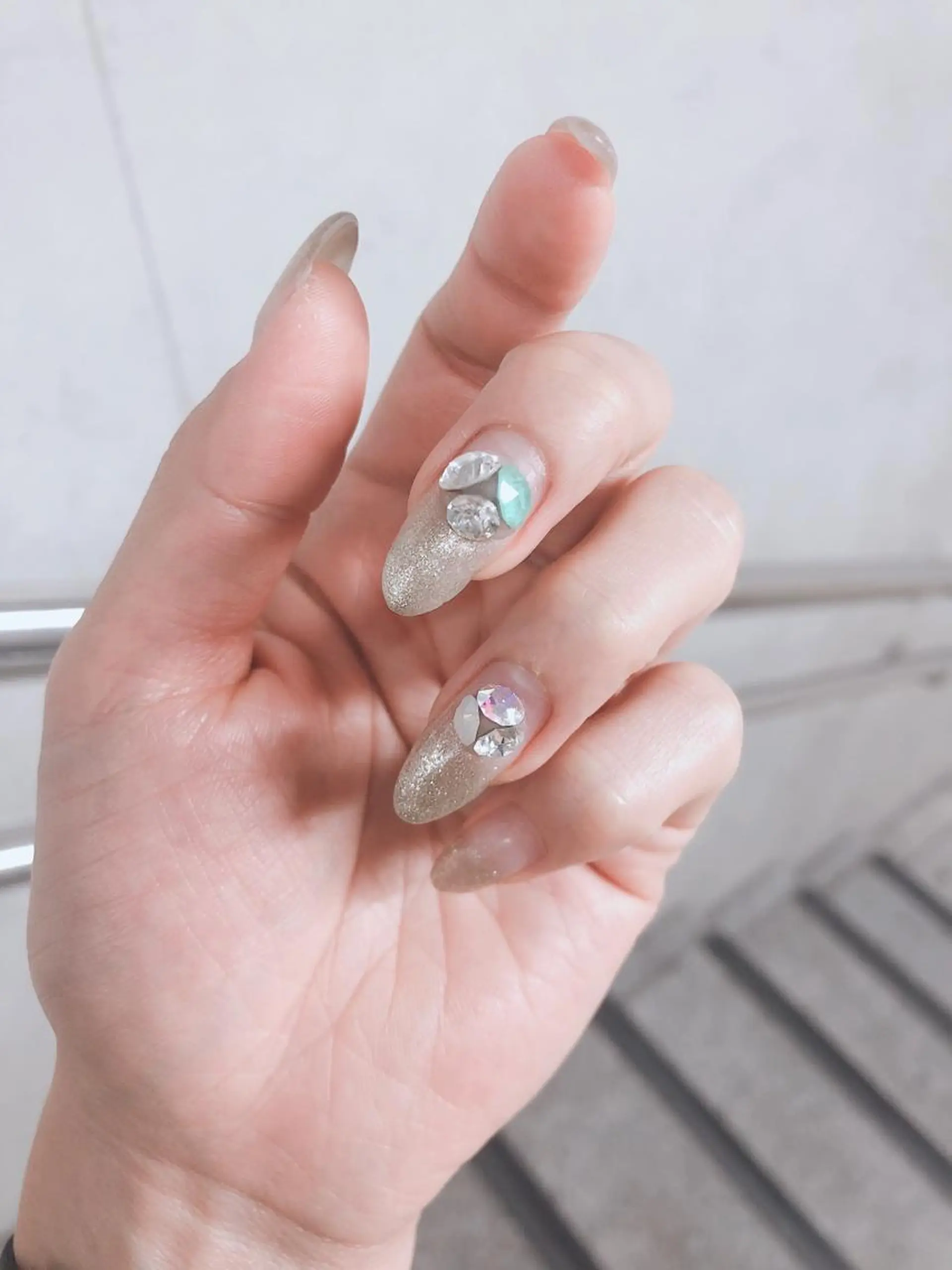 ネイル グラデーション ラメ(グリッター) ラメグラデーション オフのみ(ネイル) ♡Bivi♡自爪に 優しいネイルサロンのネイルデザイン