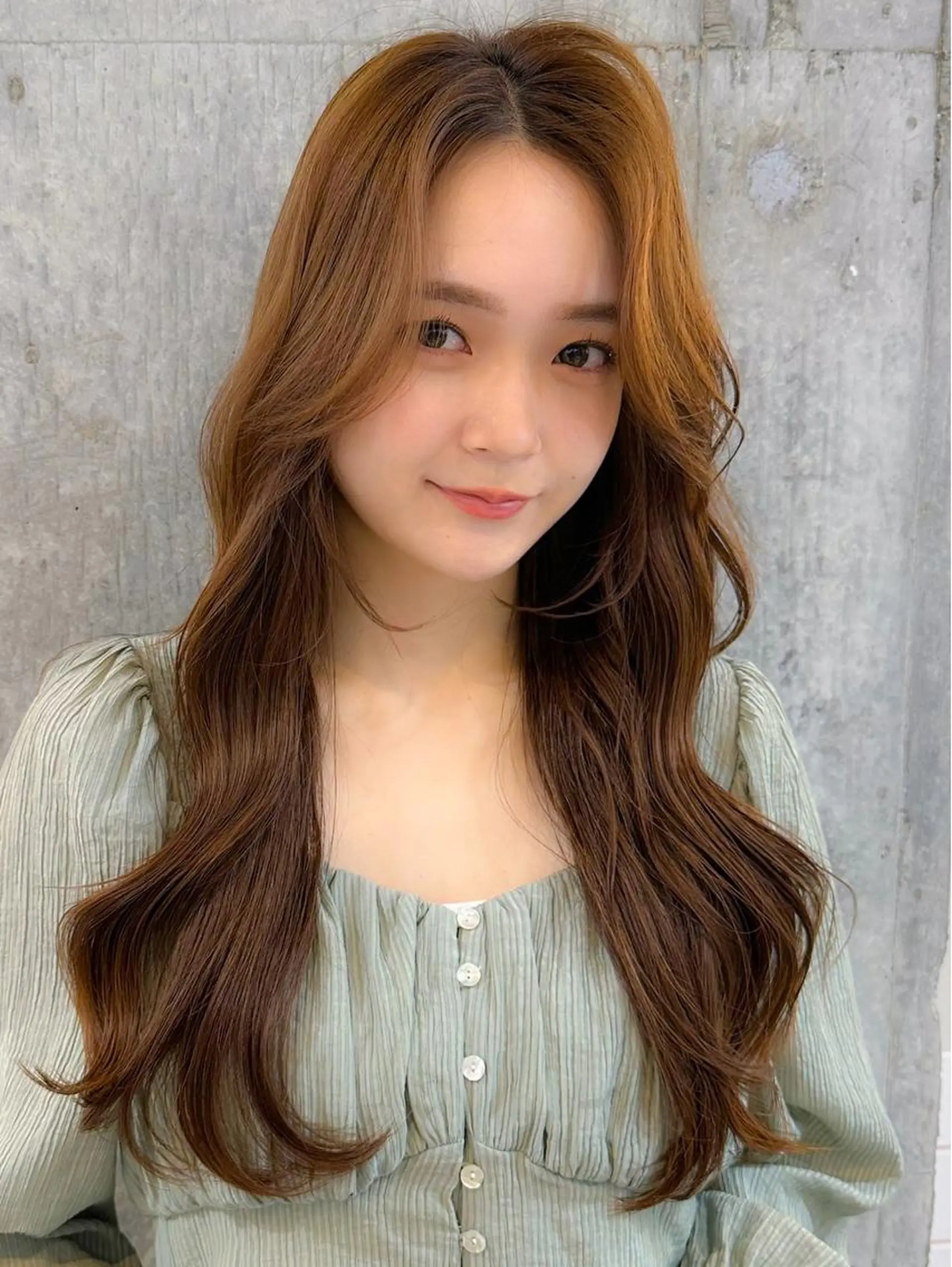 セミロング カラー シールエクステ セミロングパーマ ブリーチ ケアブリーチ ダブルカラー カット ヘアカラー トリートメント 新宿/韓国風レイヤー 髪質改善/渋谷直樹のヘアスタイル