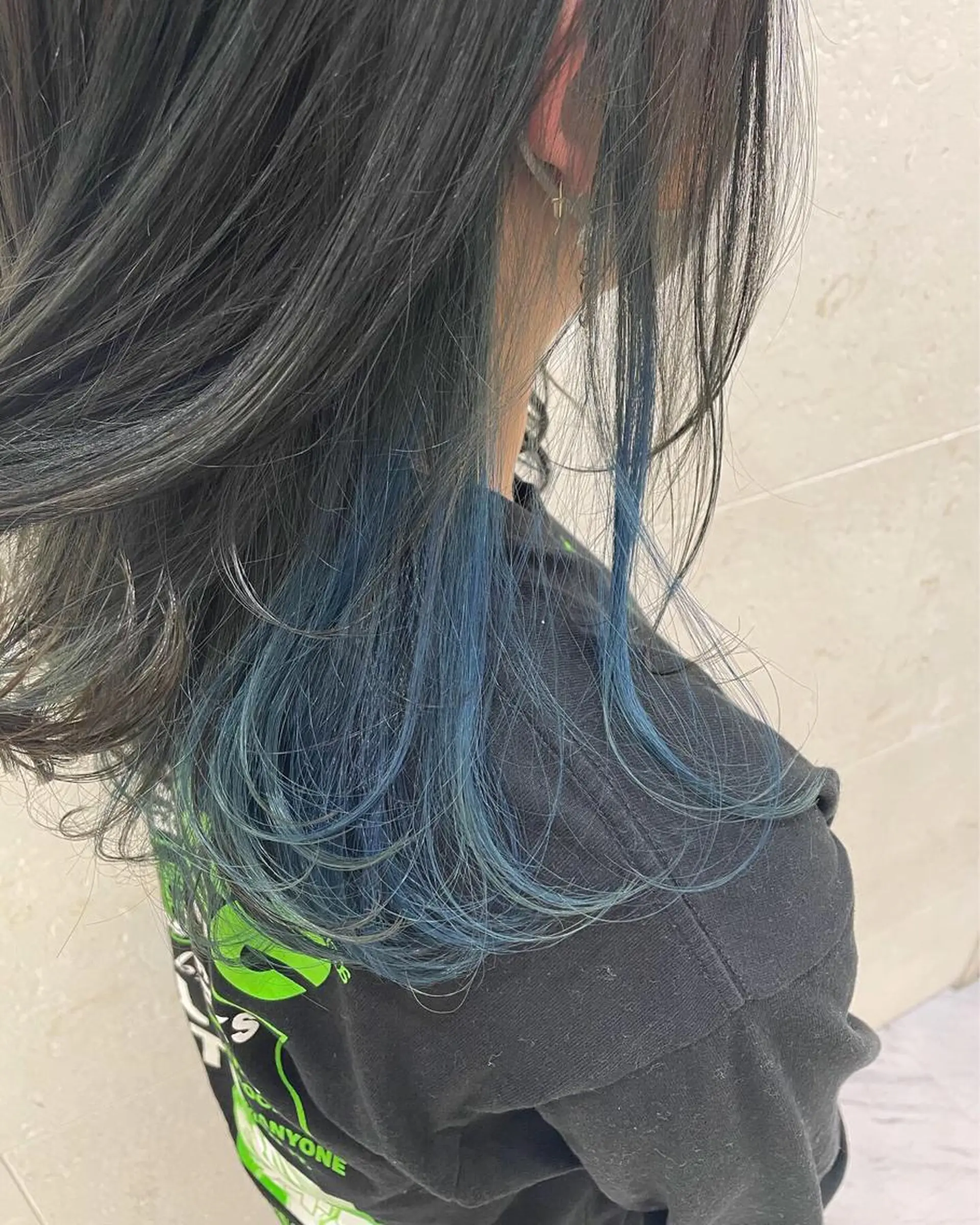 ロング カラー ブルーカラー インナーカラー ヘアカラー トリートメント 斉藤 貴也のヘアスタイル