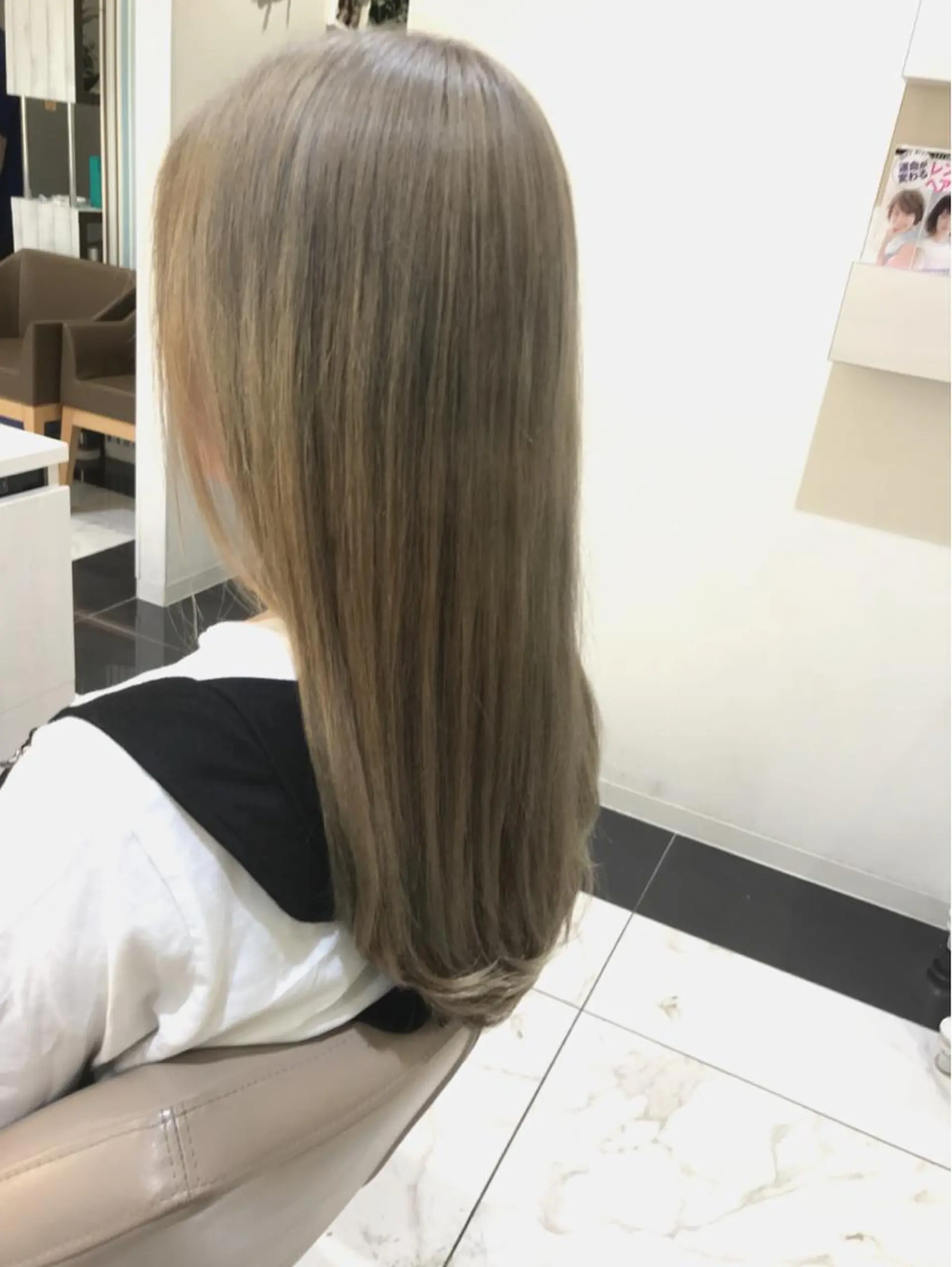 ロング カラー ベージュカラー ブリーチ ケアブリーチ 透明感カラー ホワイトベージュ 山崎俊輔/髪質改善 /バレイヤージュのヘアスタイル