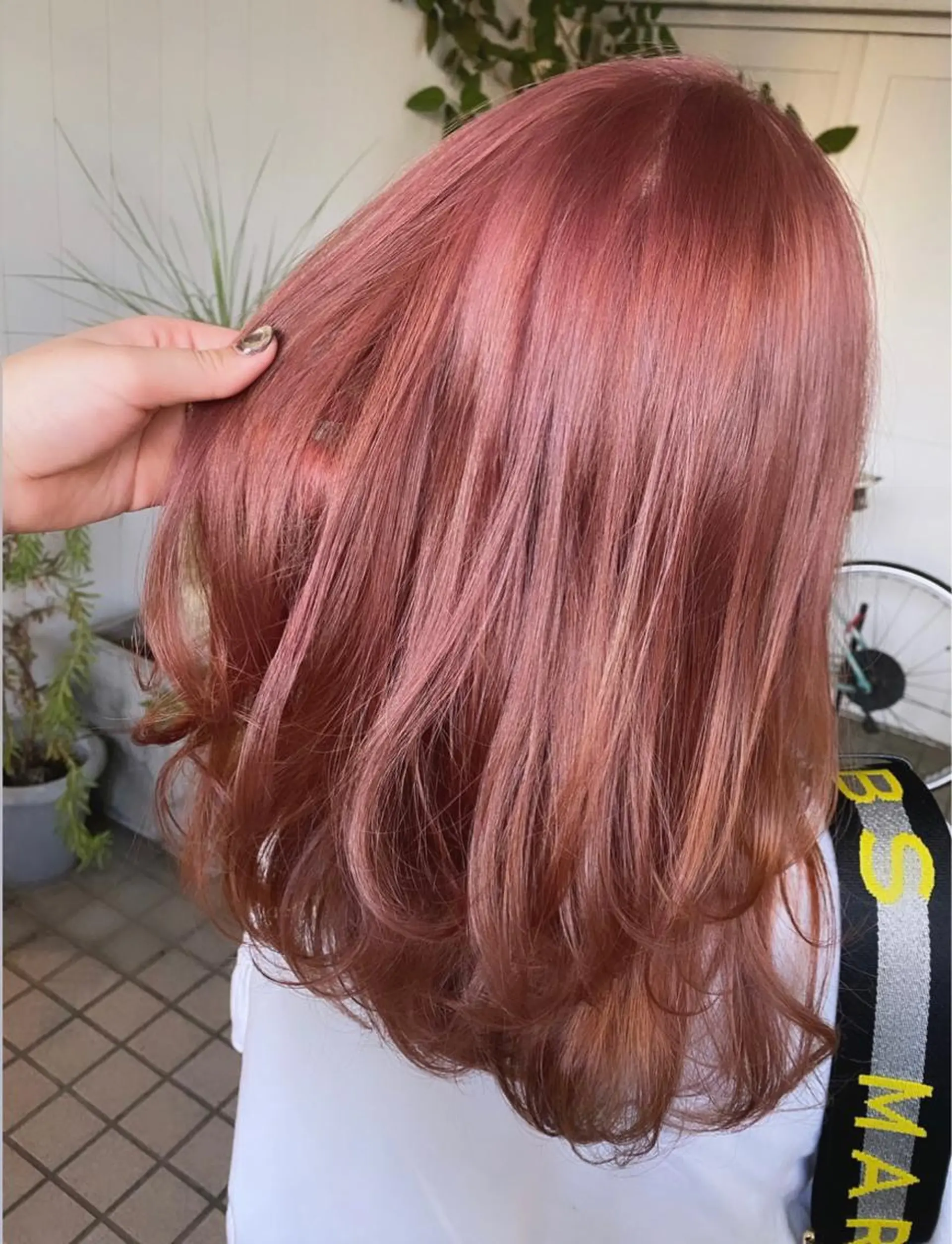 ミディアム カラー オレンジ オレンジピンク ピンクカラー sio.nail&eyebrow salon shimokitazawa2号店所属・nailist mana𖤐´-のネイルデザイン