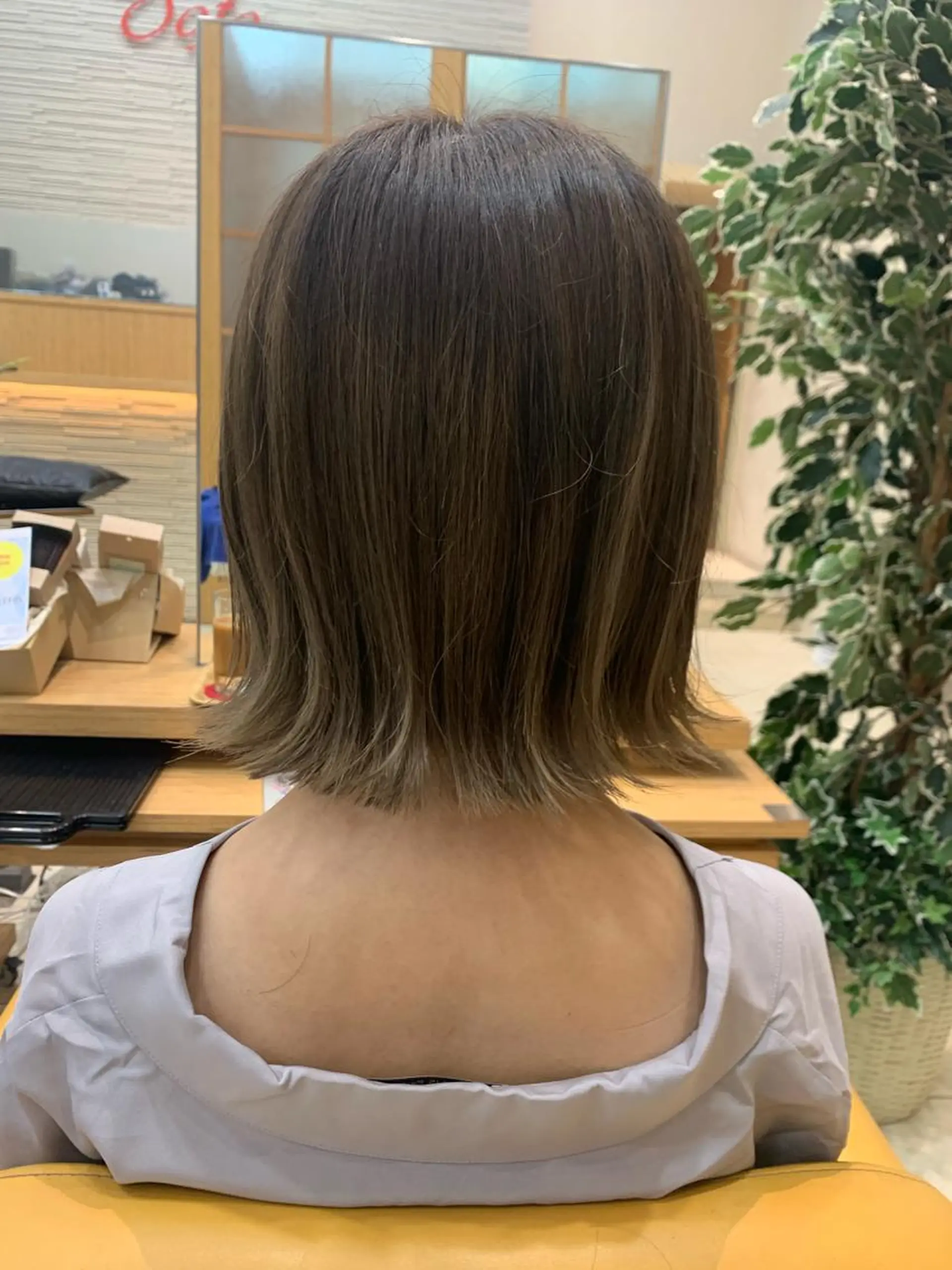 セミロング カラー K. SUZUKAのヘアスタイル