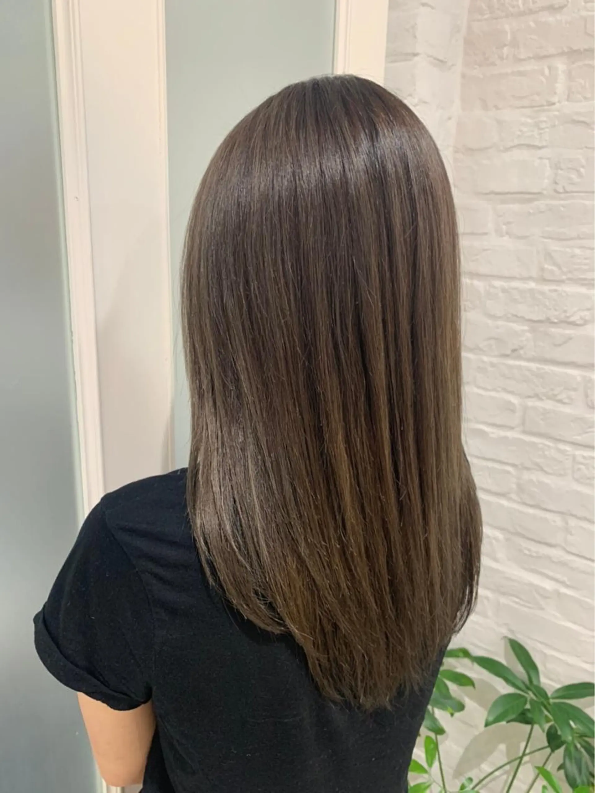 セミロング カラー 小山 美月のヘアスタイル