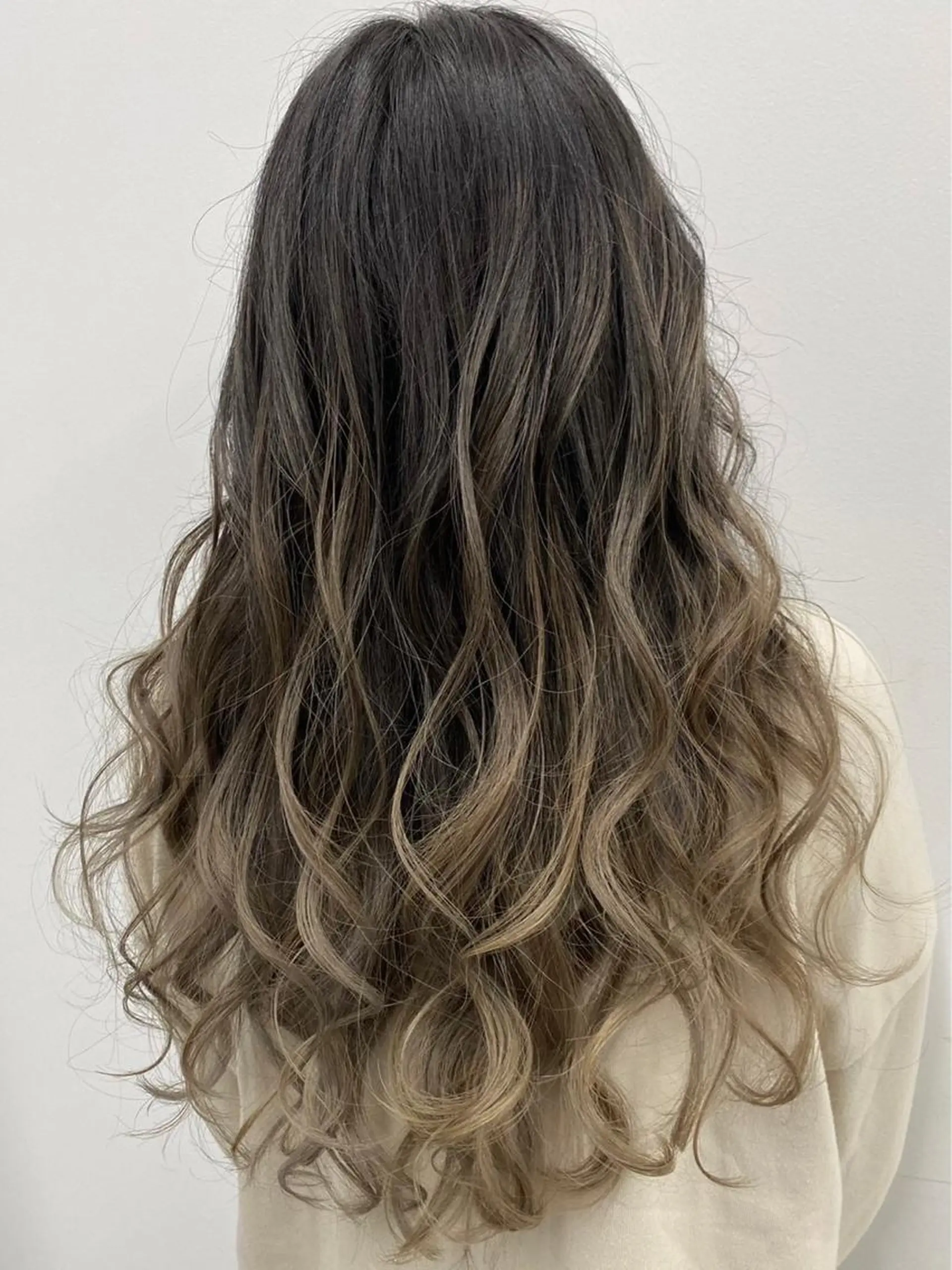 ロング カラー ヘアアレンジ バレイヤージュ グラデーションカラー レイヤーカット 【公式】amble luxe池袋東口🩷のヘアスタイル