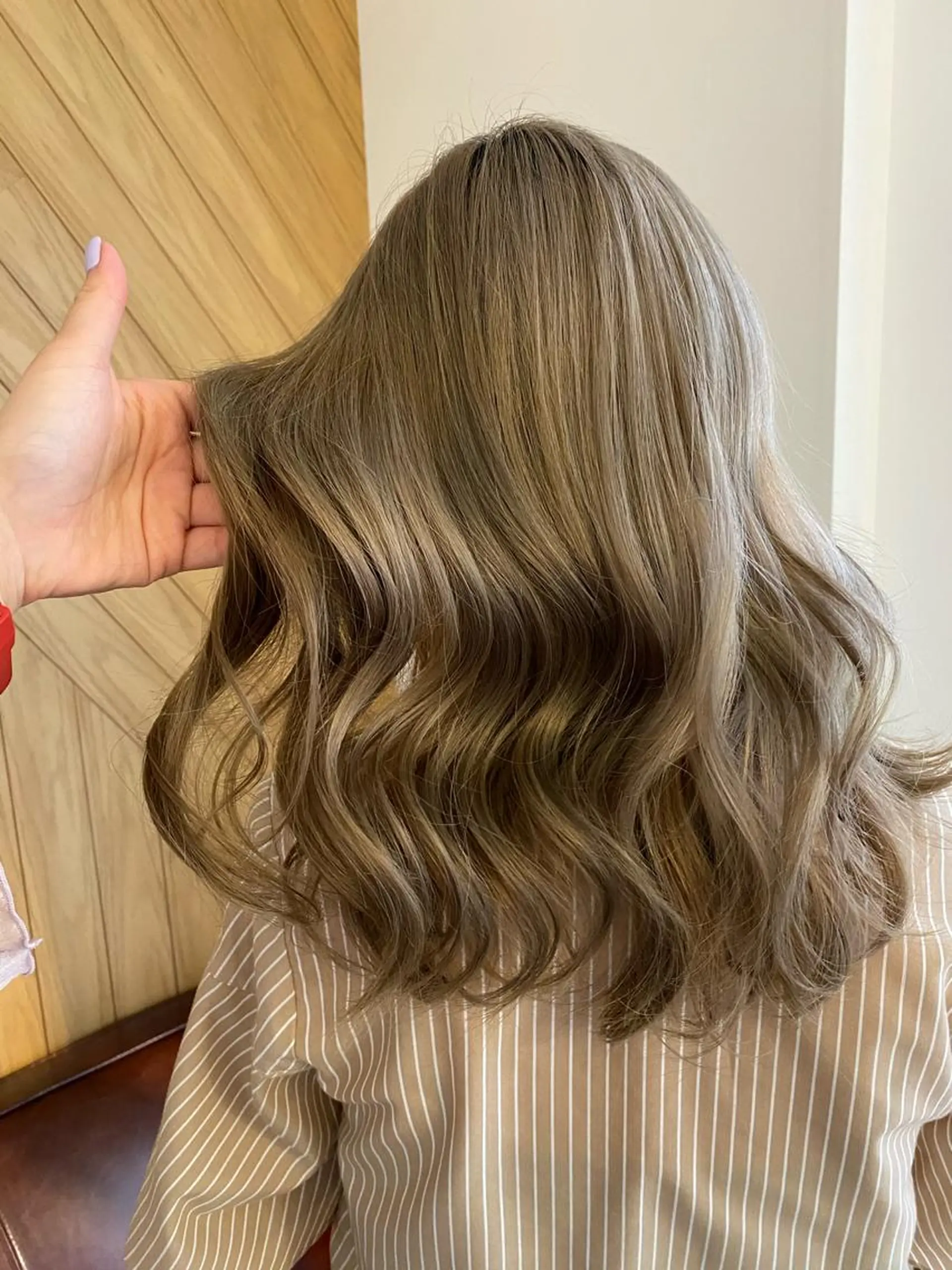 カラー 井上 舞のヘアスタイル