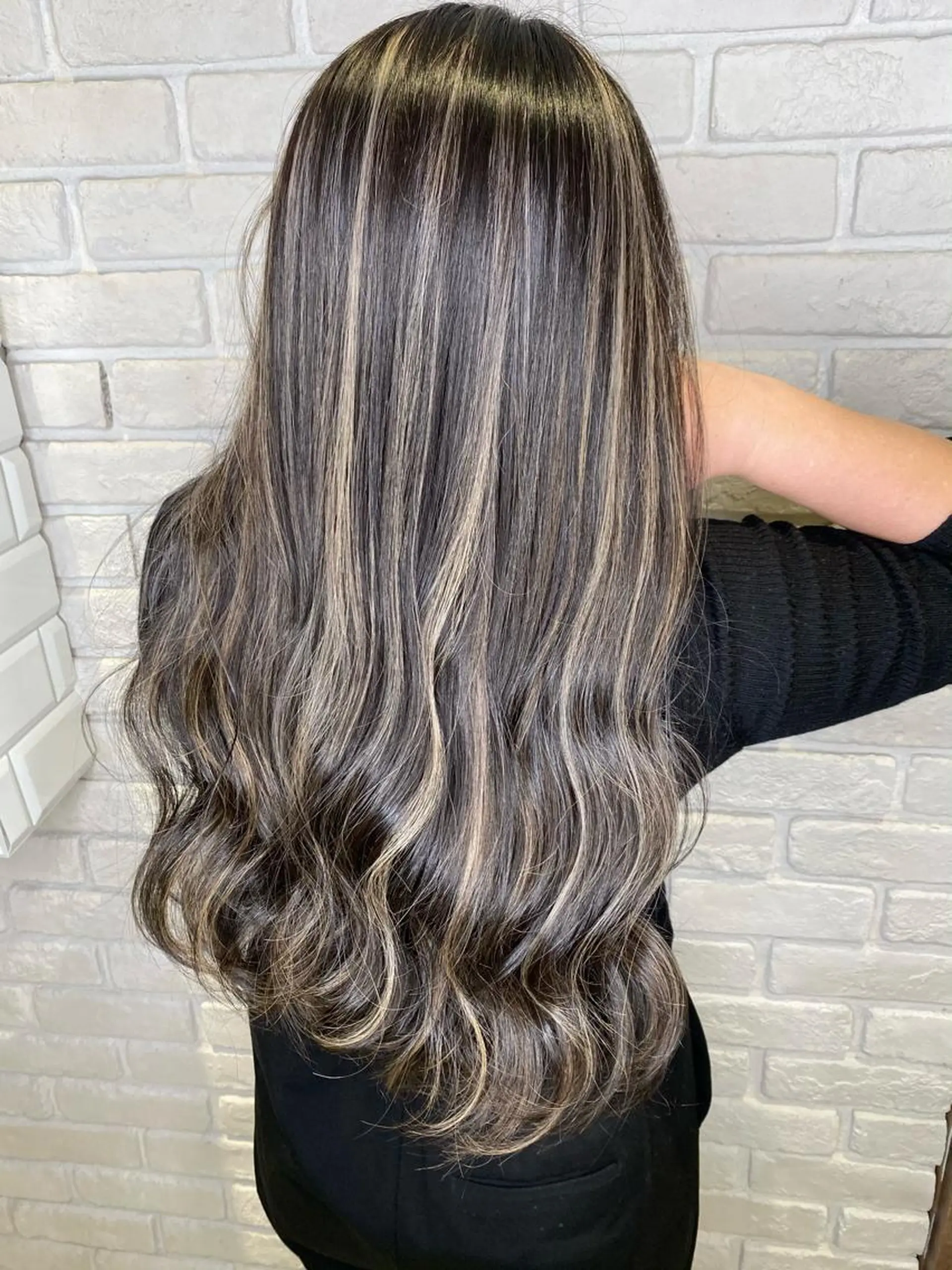 ロング カラー ハイライトカラー ハイライト 森本 笑のヘアスタイル