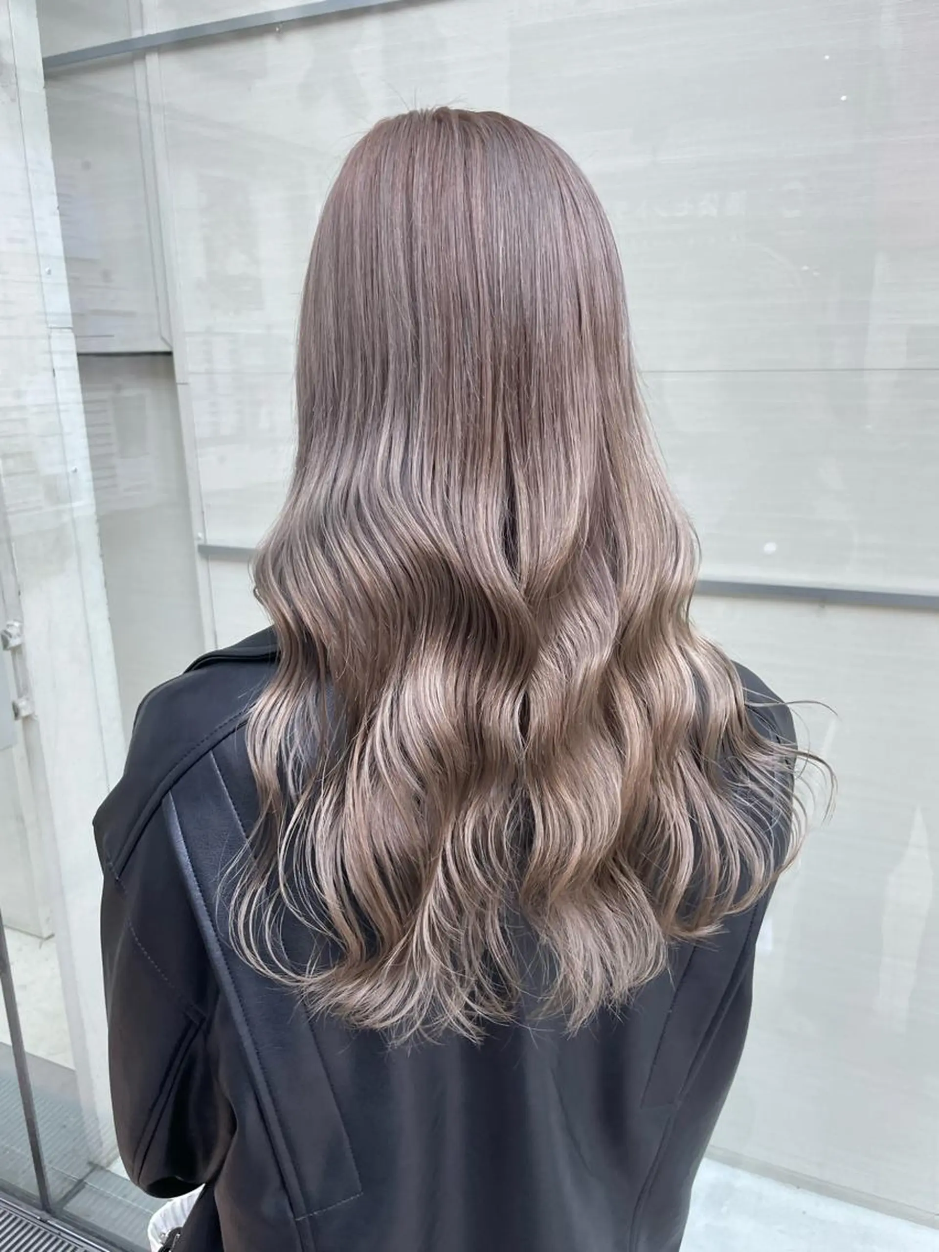 ロング カラー 🪄池袋ハイトーン 🪄ブリーチカラーのヘアスタイル