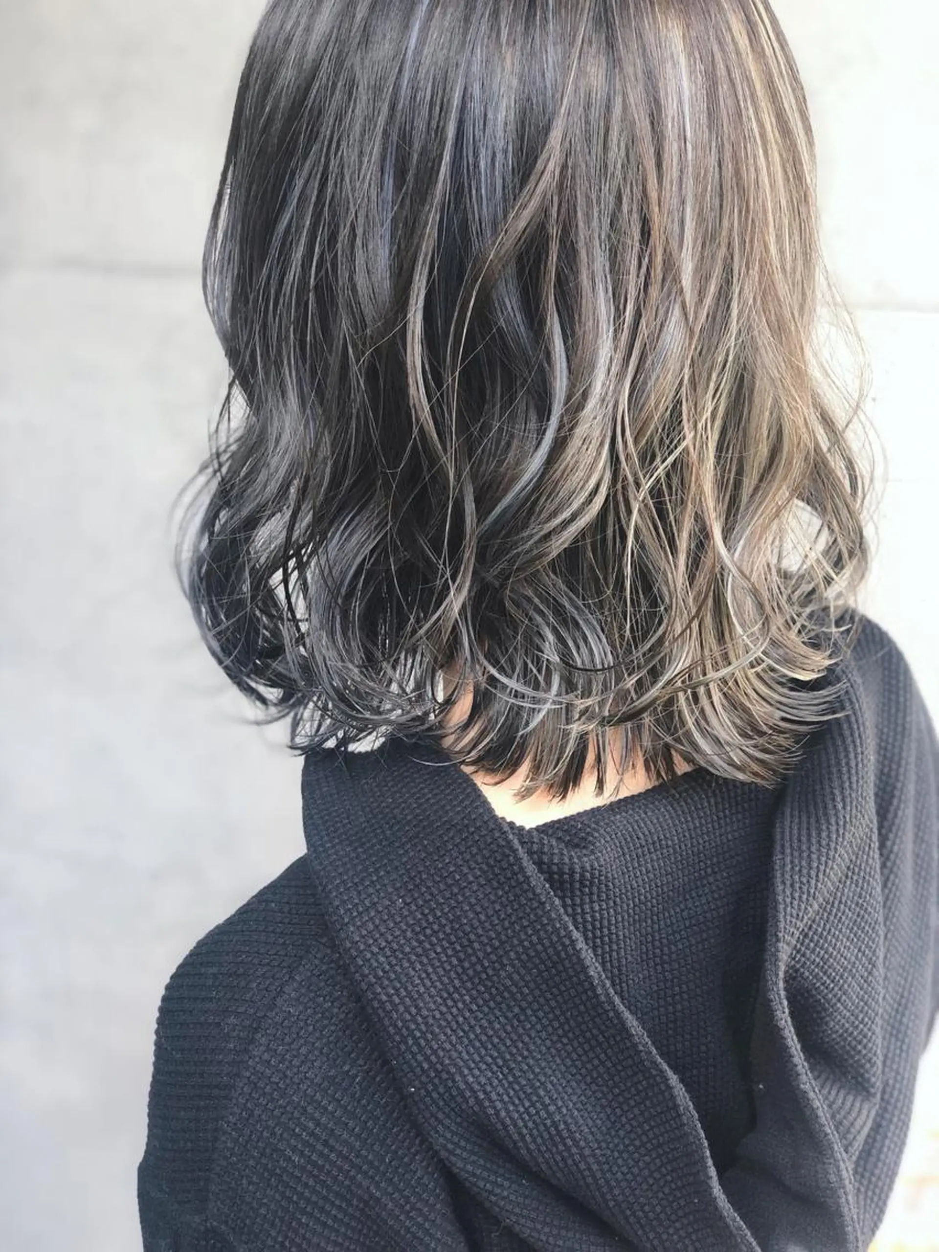 ミディアム カラー ダークグレー ハイライトカラー 3Dハイライト ハイライト SALOWIN 二子玉川店所属・kei_____ SALOWINのヘアスタイル