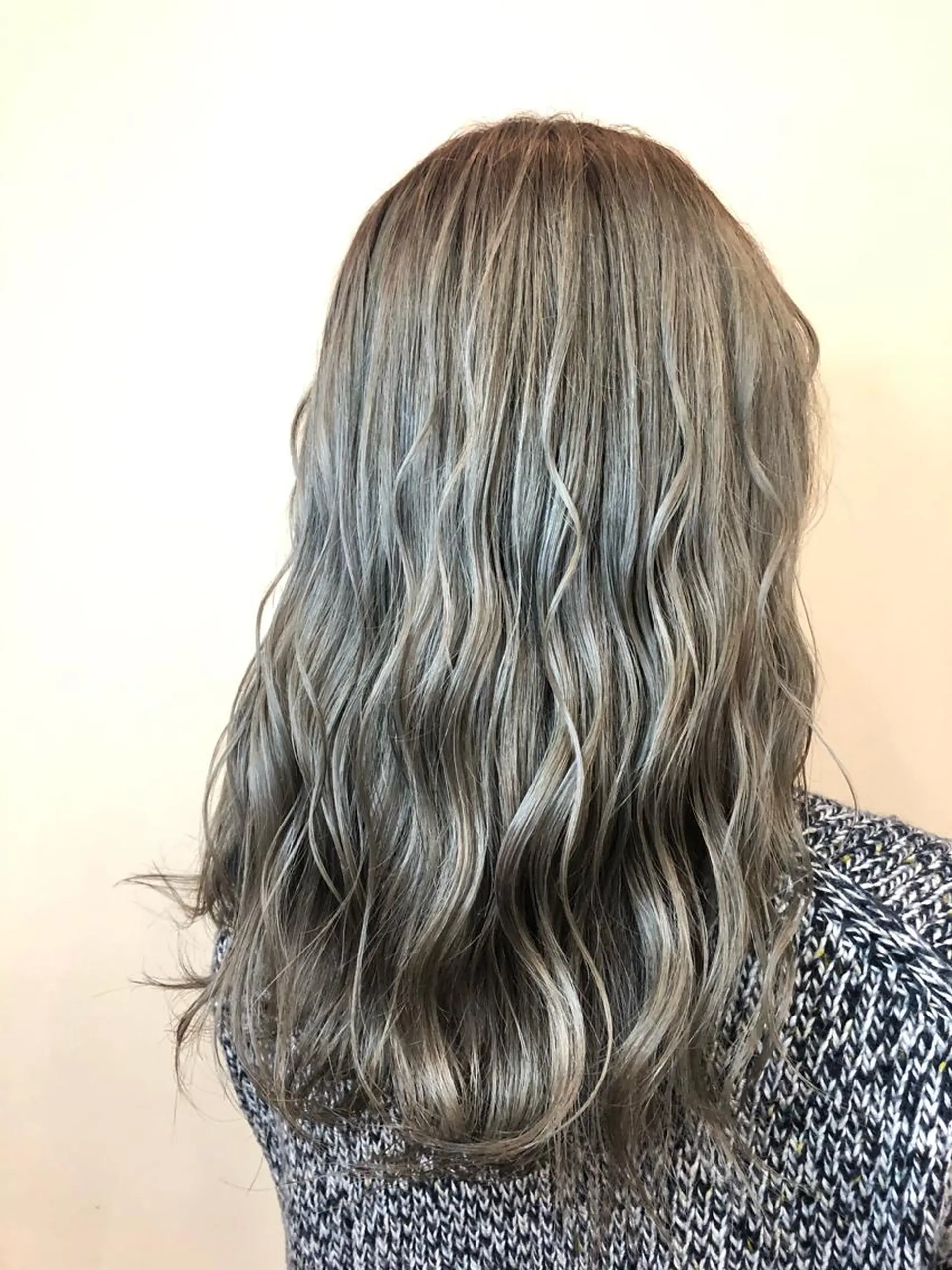 ミディアム ヘアカラー ゆぴ☾‪/推しカラー /ハイトーンのヘアスタイル