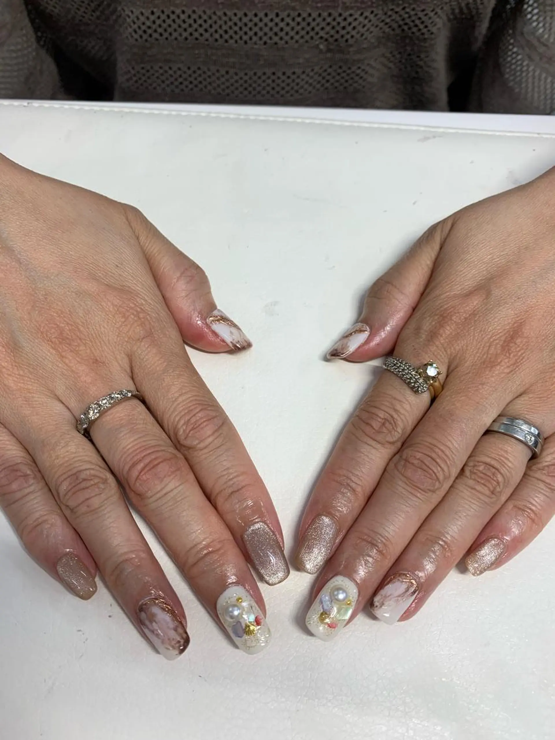 ネイル マグネットネイル ミラーネイル 持ち込み Mule Beauty Salon所属・ミュール ビューティーサロンのネイルデザイン