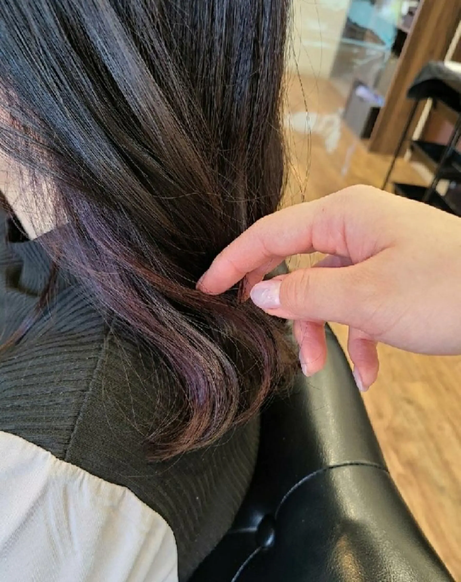 セミロング カラー イヤリングカラー ピンクカラー ヘアカラー 関口 友菜のヘアスタイル