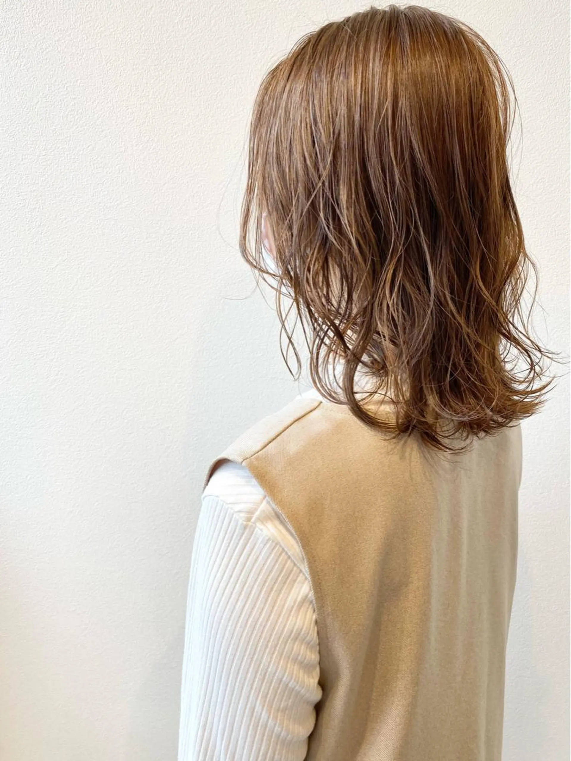 ミディアム カット ヘアカラー トリートメント MYRTLE TSUNODAのヘアスタイル