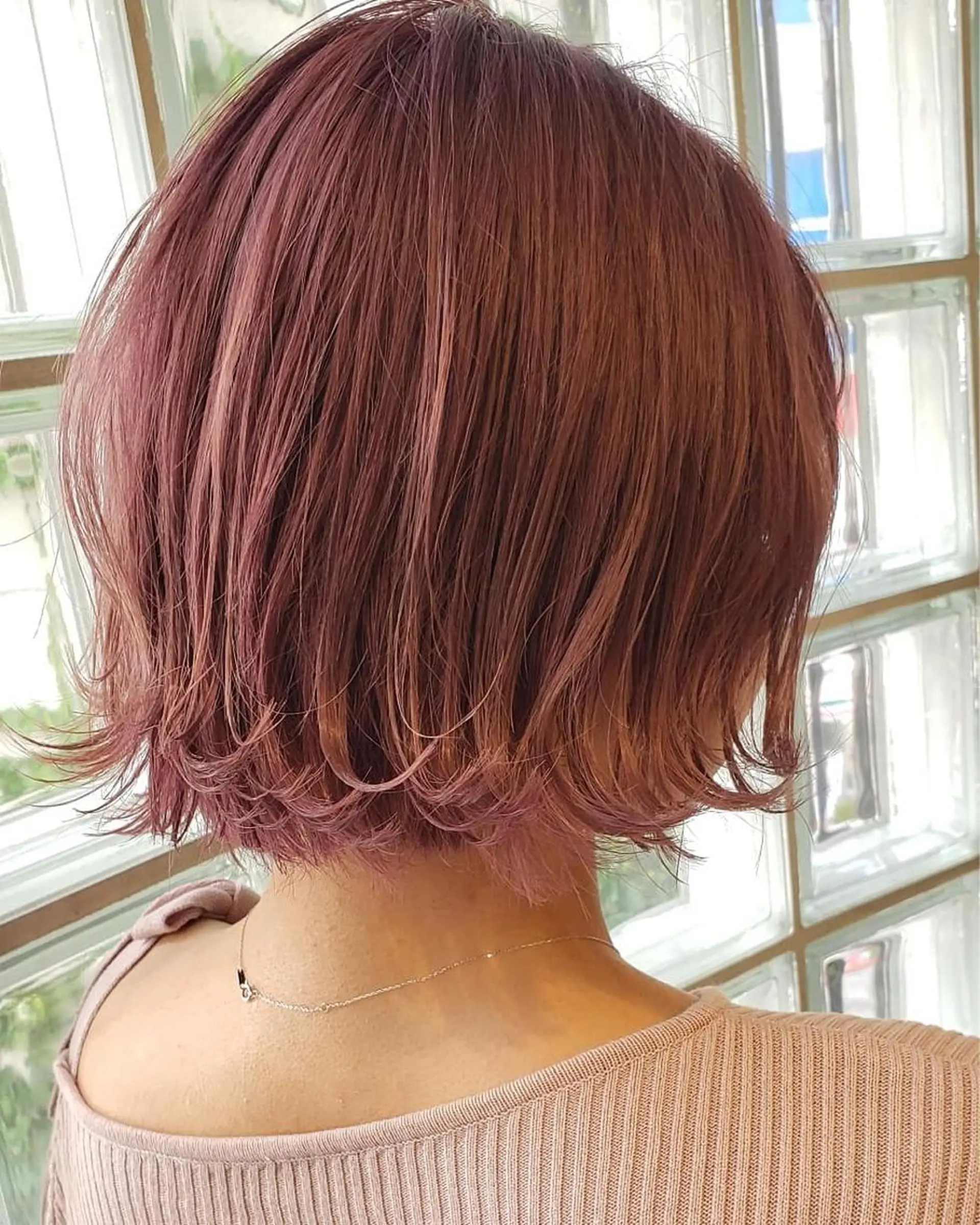 ショート カラー ブリーチ arrow🖤 もえみのヘアスタイル
