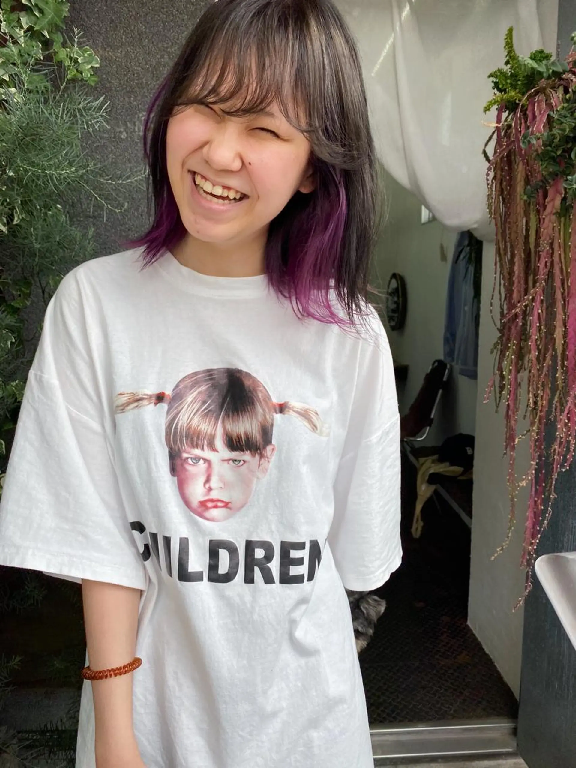 ミディアム qiie/ワンカラー インナーカラーのヘアスタイル