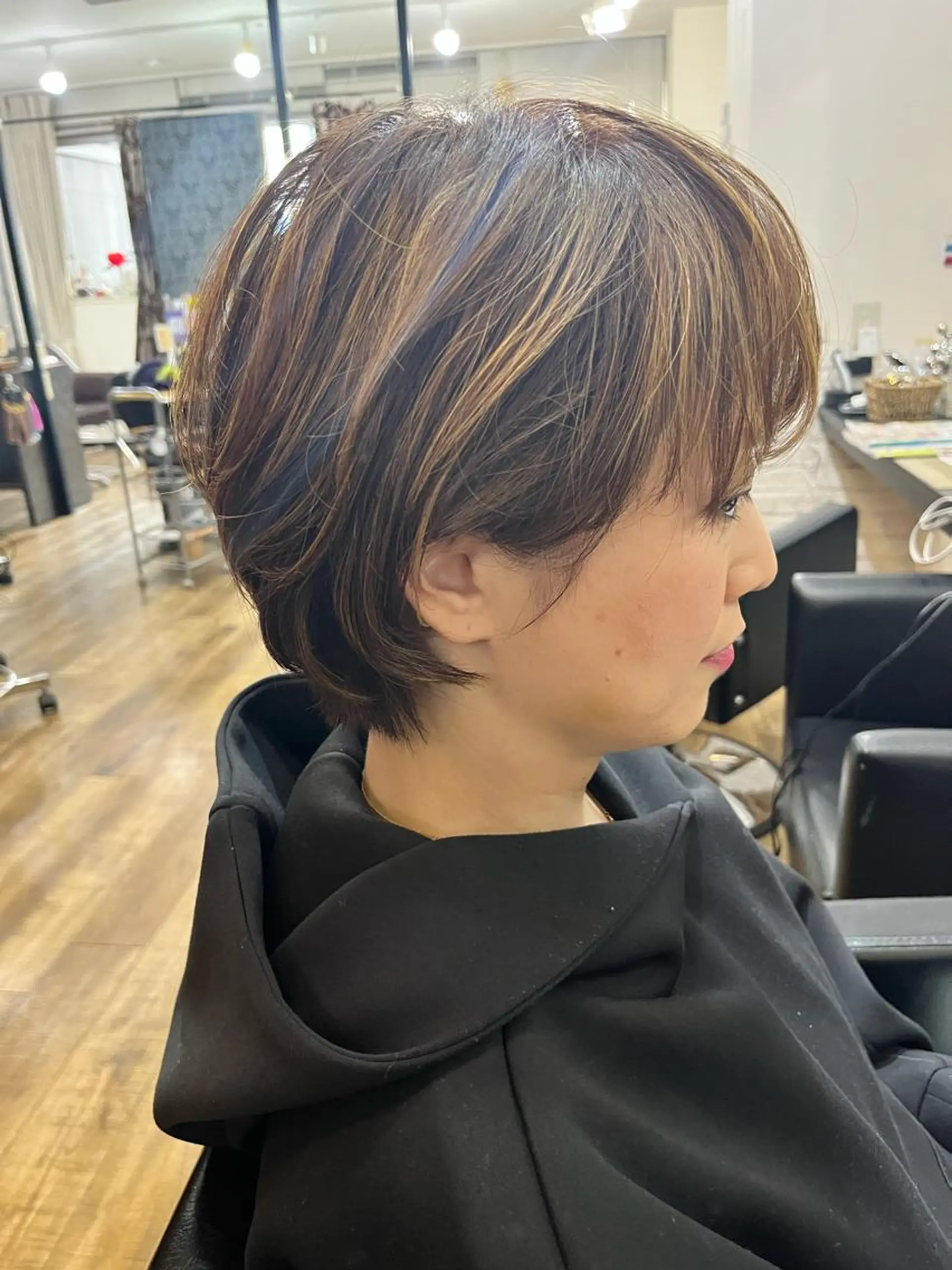 ショート カラー ハイライトカラー ハイライト ショートヘア ヘアカラー きむえり/髪質改善 /セット/カラーのヘアスタイル