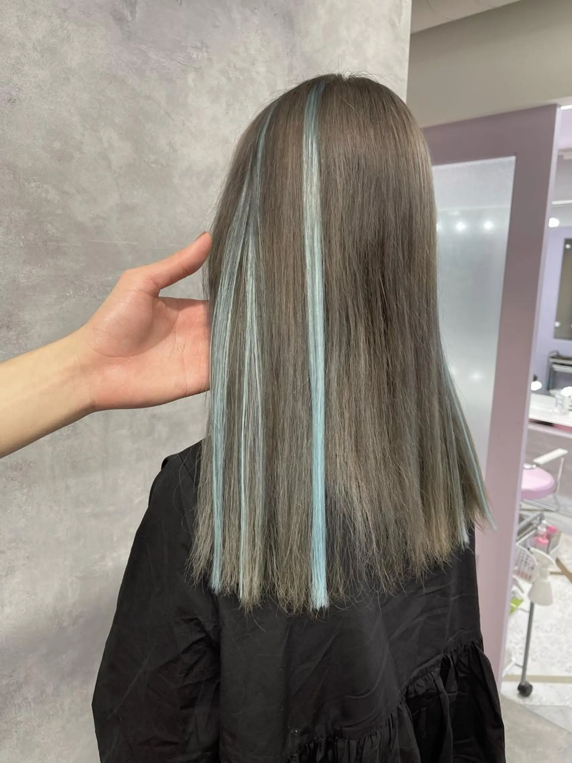 ロング カラー ブリーチ ケアブリーチ 韓国風カラー 韓国風ヘア カット ヘアカラー トリートメント オフホワイトアンドなんば所属・福西 洋斗のヘアスタイル