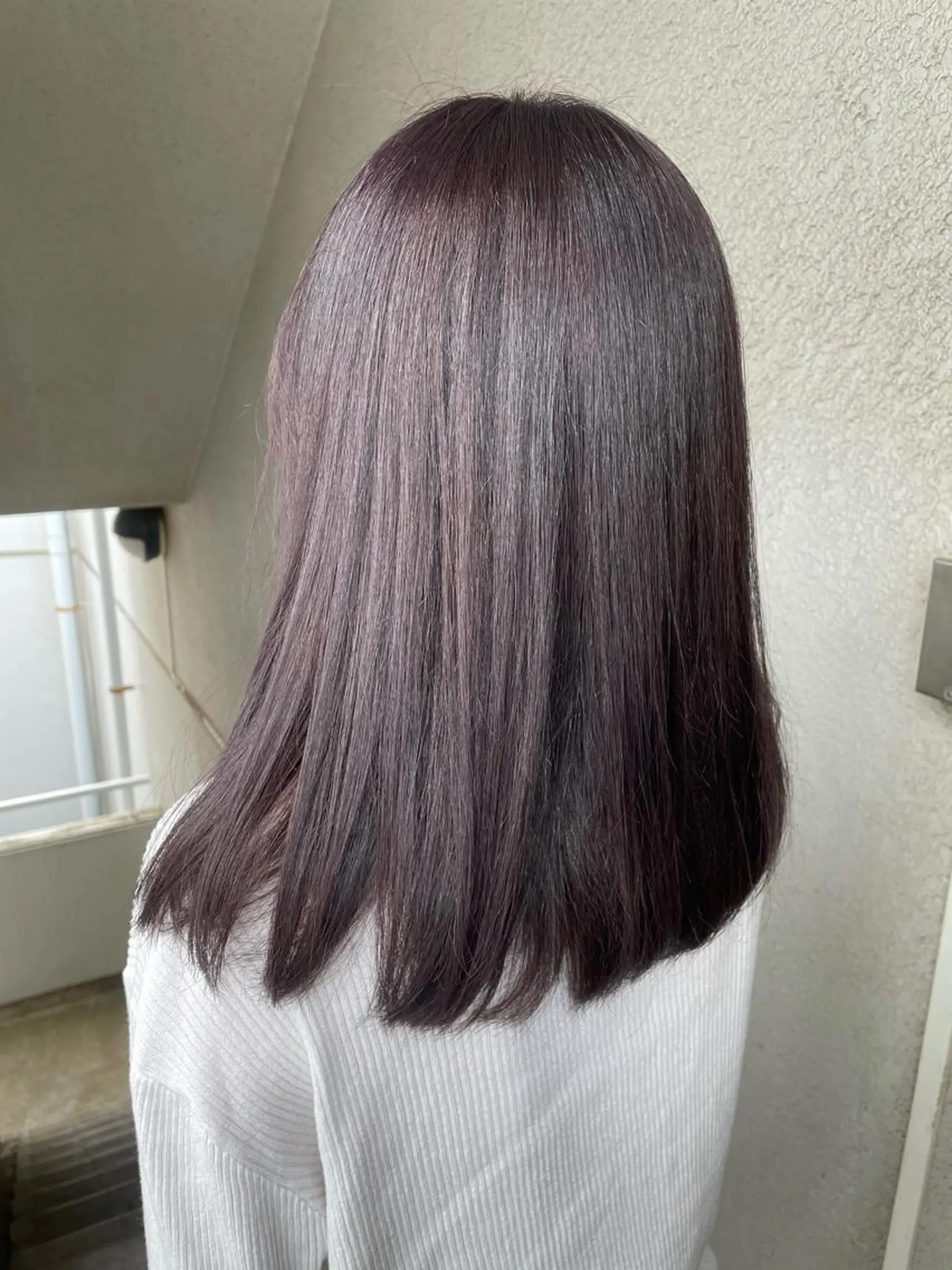 ミディアム パープルカラー 奥野 紗弓のヘアスタイル