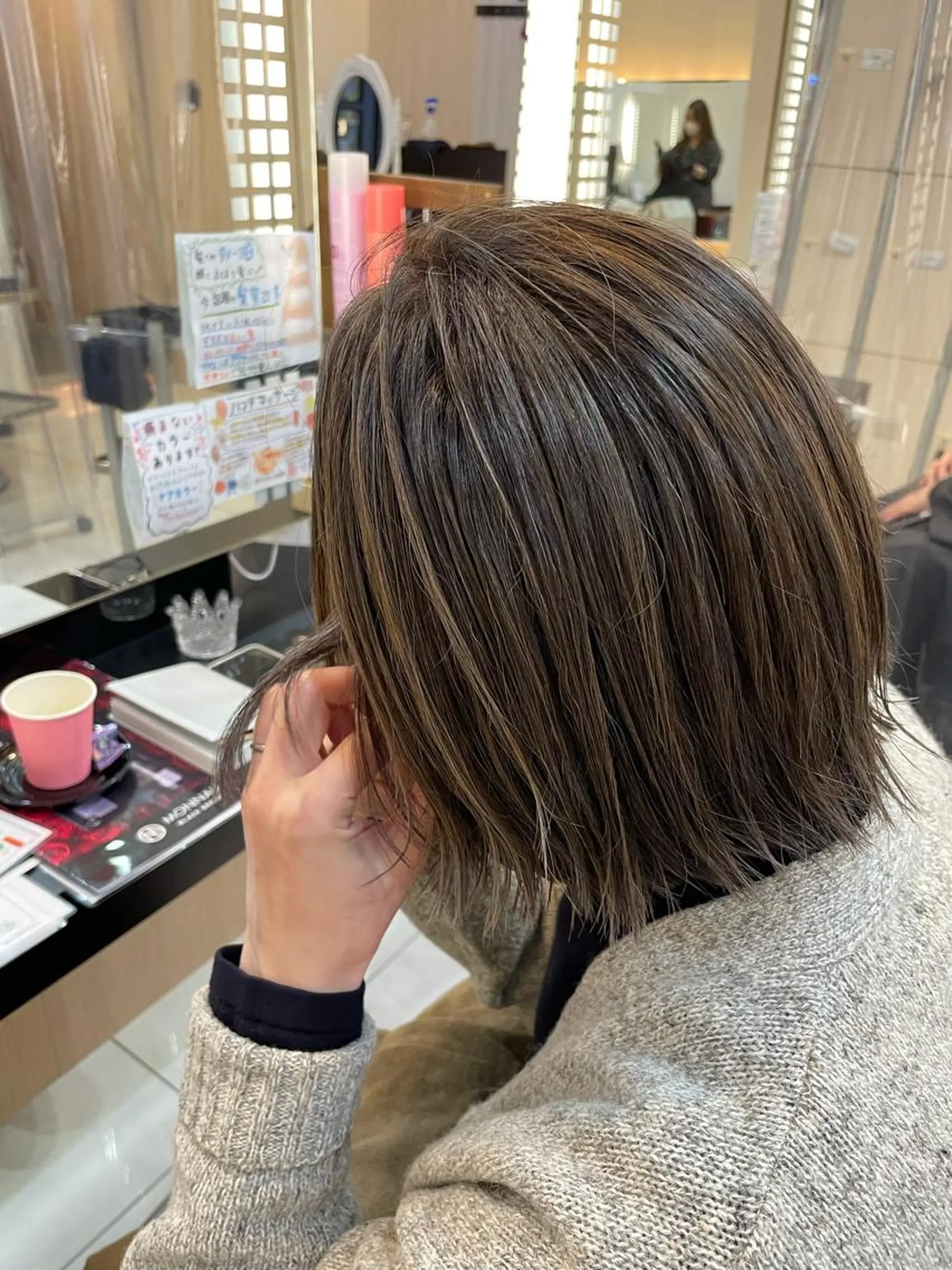 ショート カラー 内田温子大人女性 ハイライト、ボブのヘアスタイル