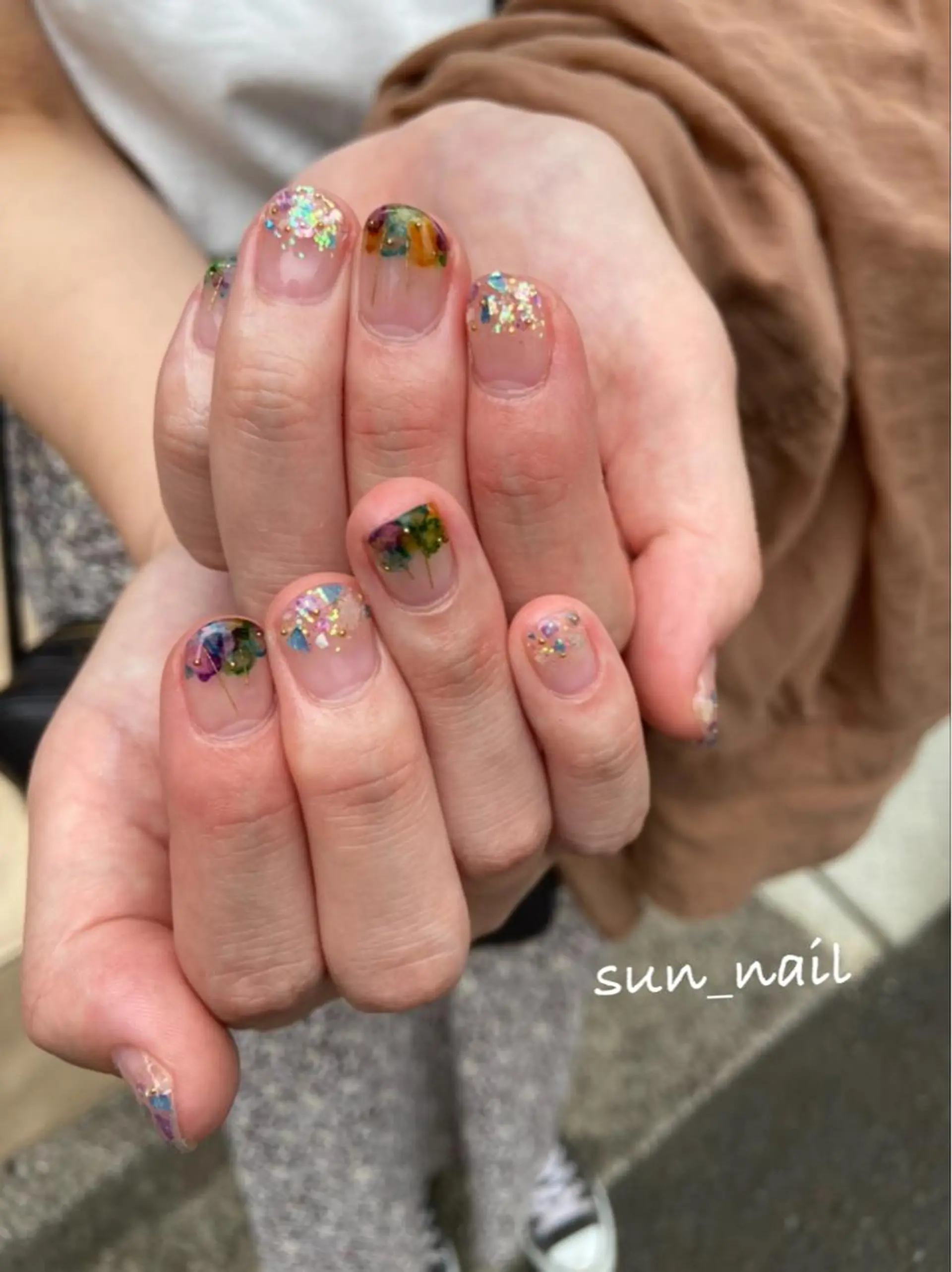 ネイル アートネイル ミラーネイル ニュアンスネイル 黄色 . unffのネイルデザイン