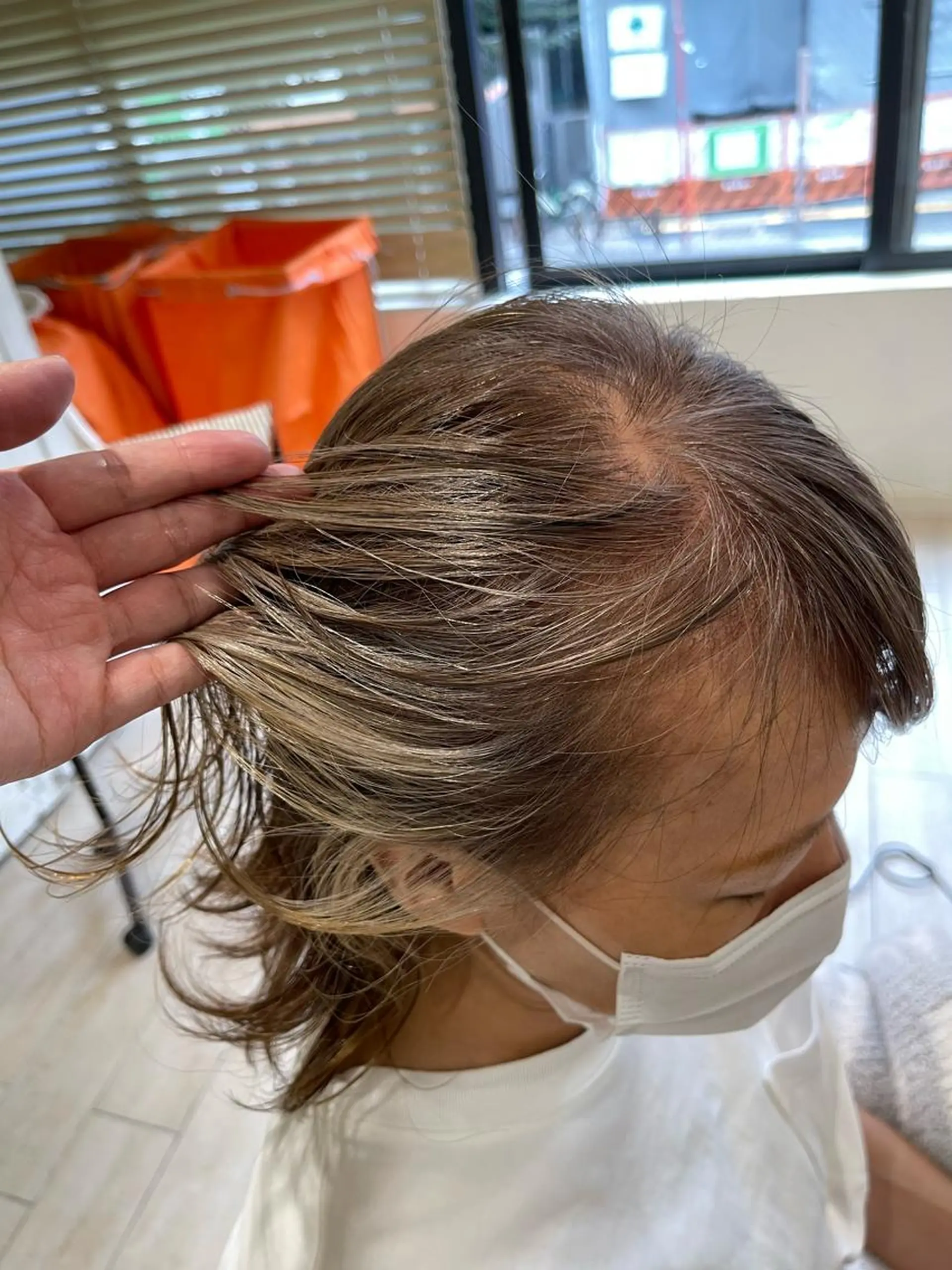 カラー 馬場智哉 白髪ぼかしハイライトのヘアスタイル