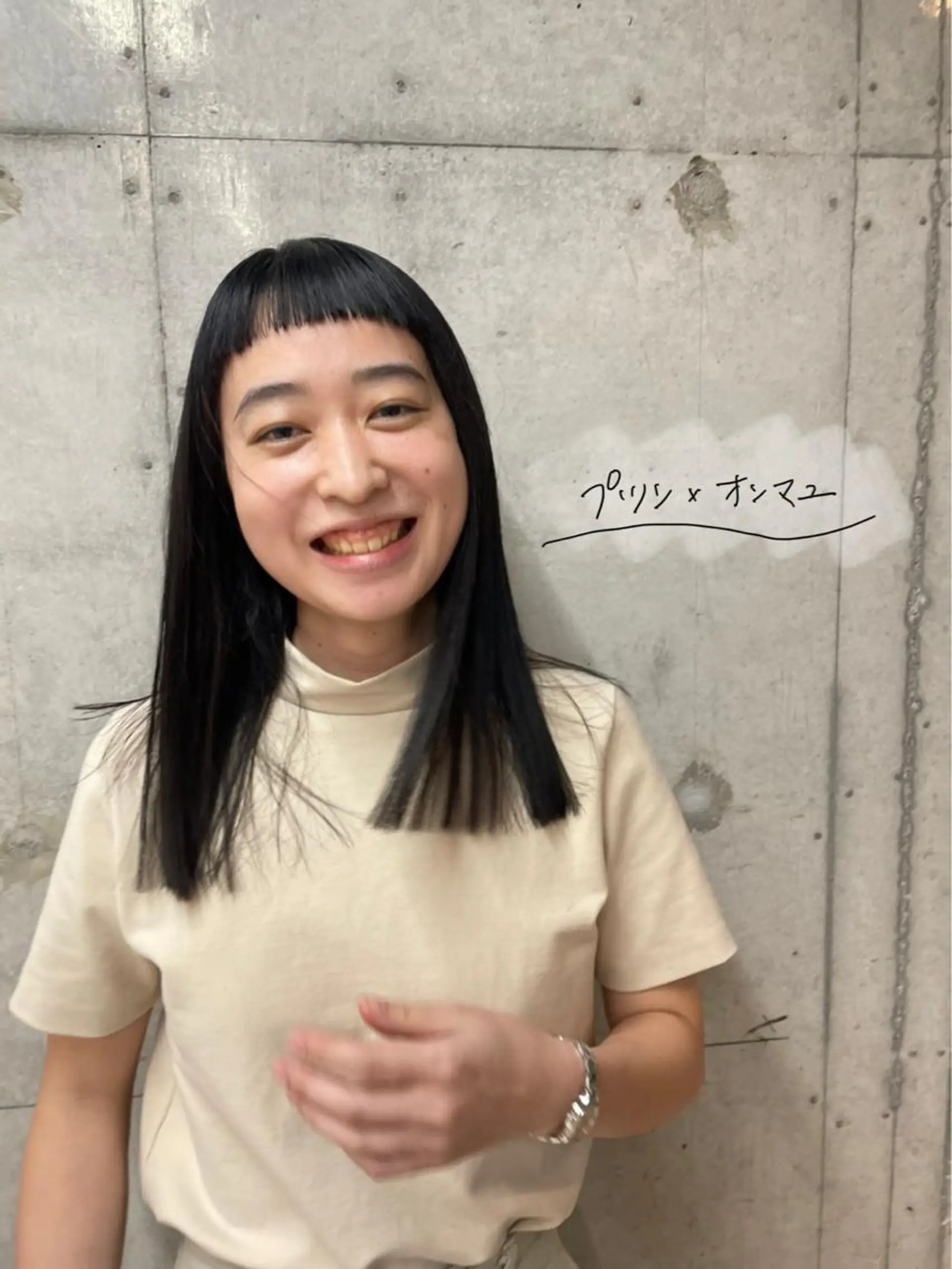 セミロング カット 女性に人気♪ はやしほのかのヘアスタイル