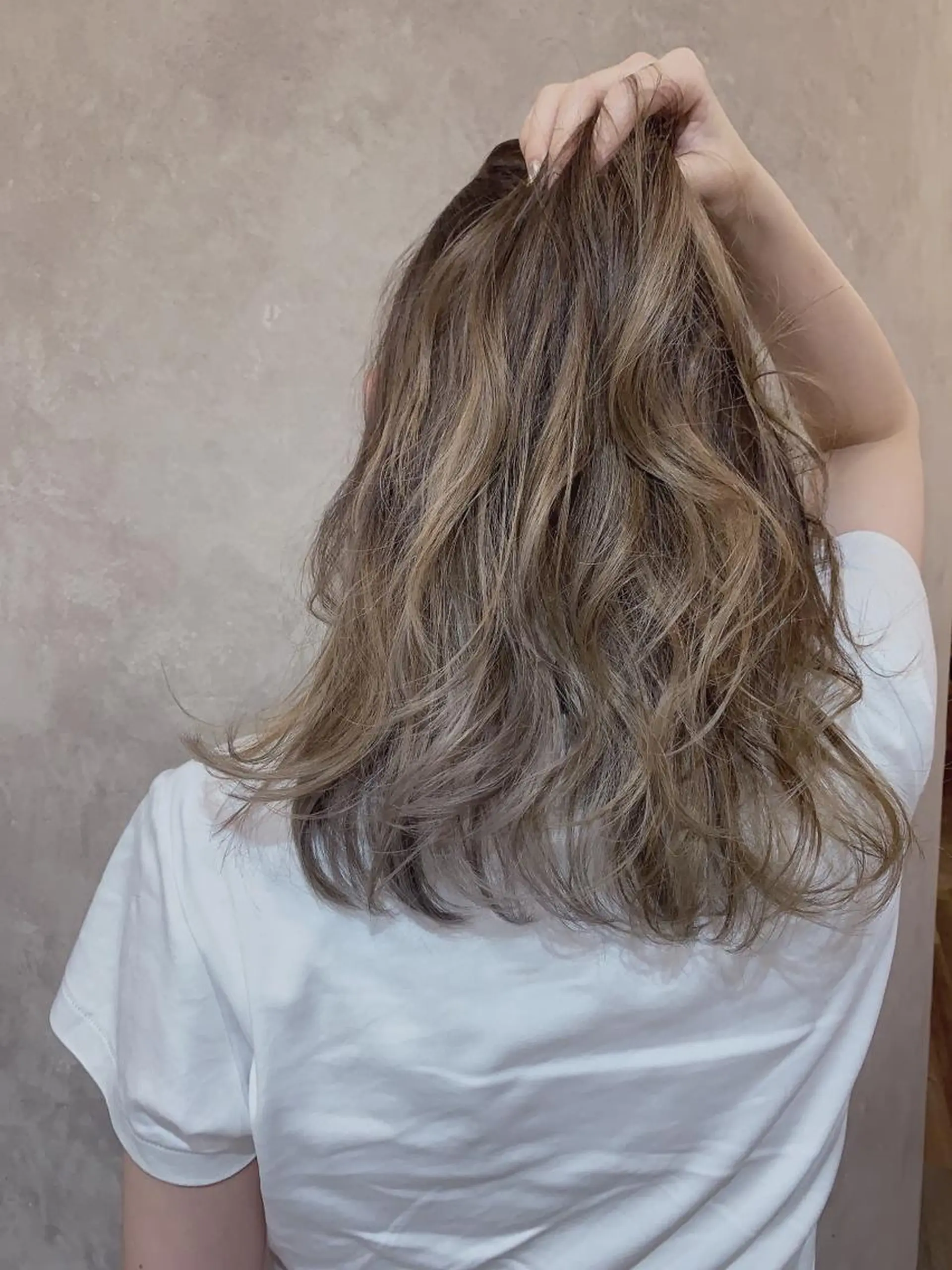 ロング カラー ベージュカラー ミルクティーベージュ mono.所属・南茨/ヘッドスパ /カット/momoのヘアスタイル