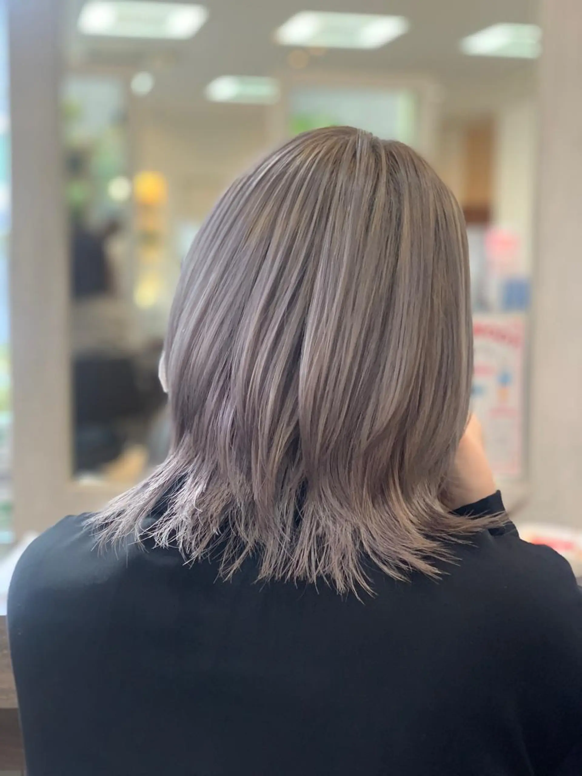 ミディアム カラー シルバー ウルフカット ecru🕊️堀内 眞帆のヘアスタイル