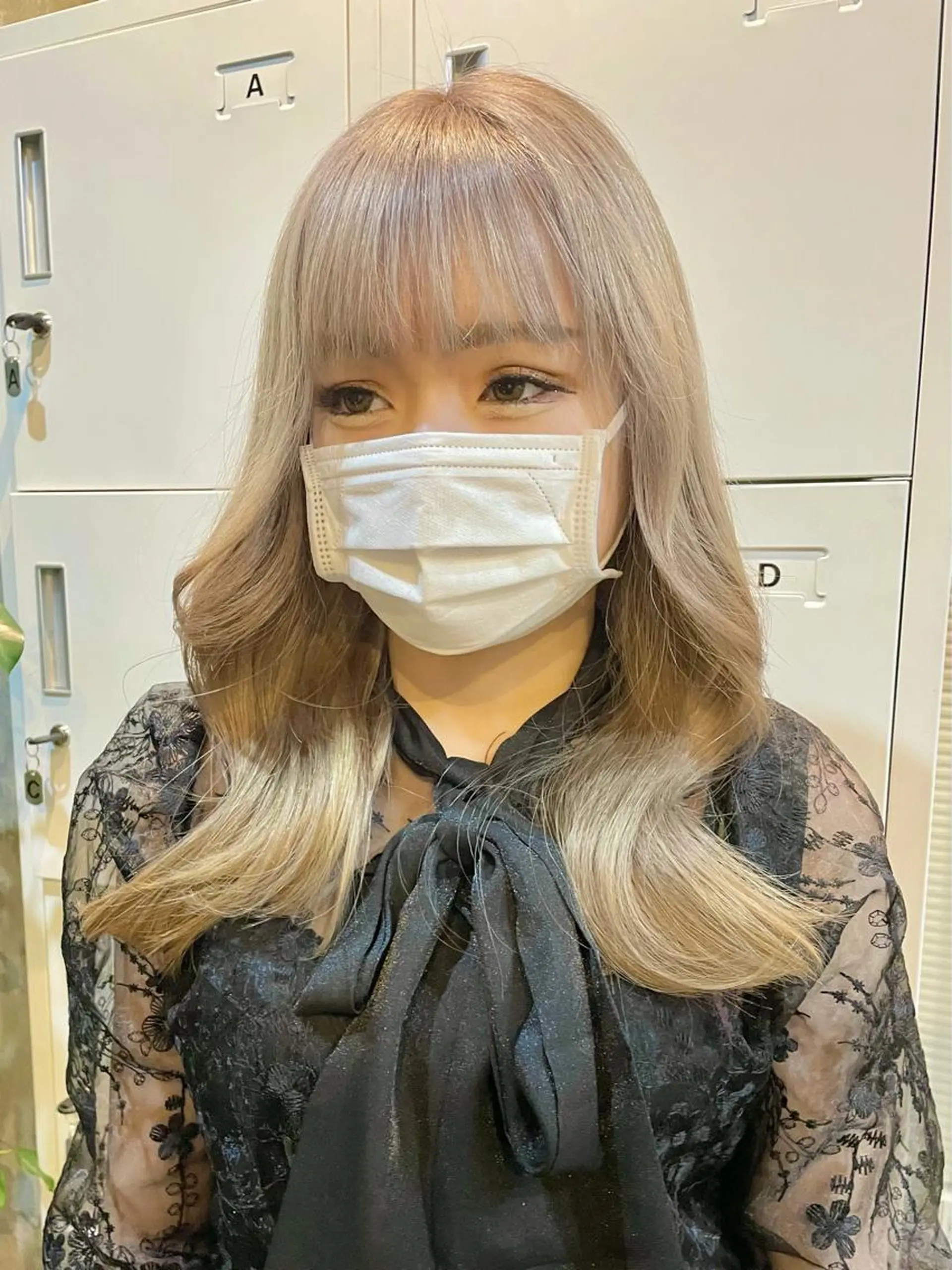 ロング カラー アディクシーカラー ベージュカラー ブリーチ ケアブリーチ ダブルカラー カット ヘアカラー トリートメント もにか🌞原宿/渋谷 🌝ブリーチカラーのヘアスタイル