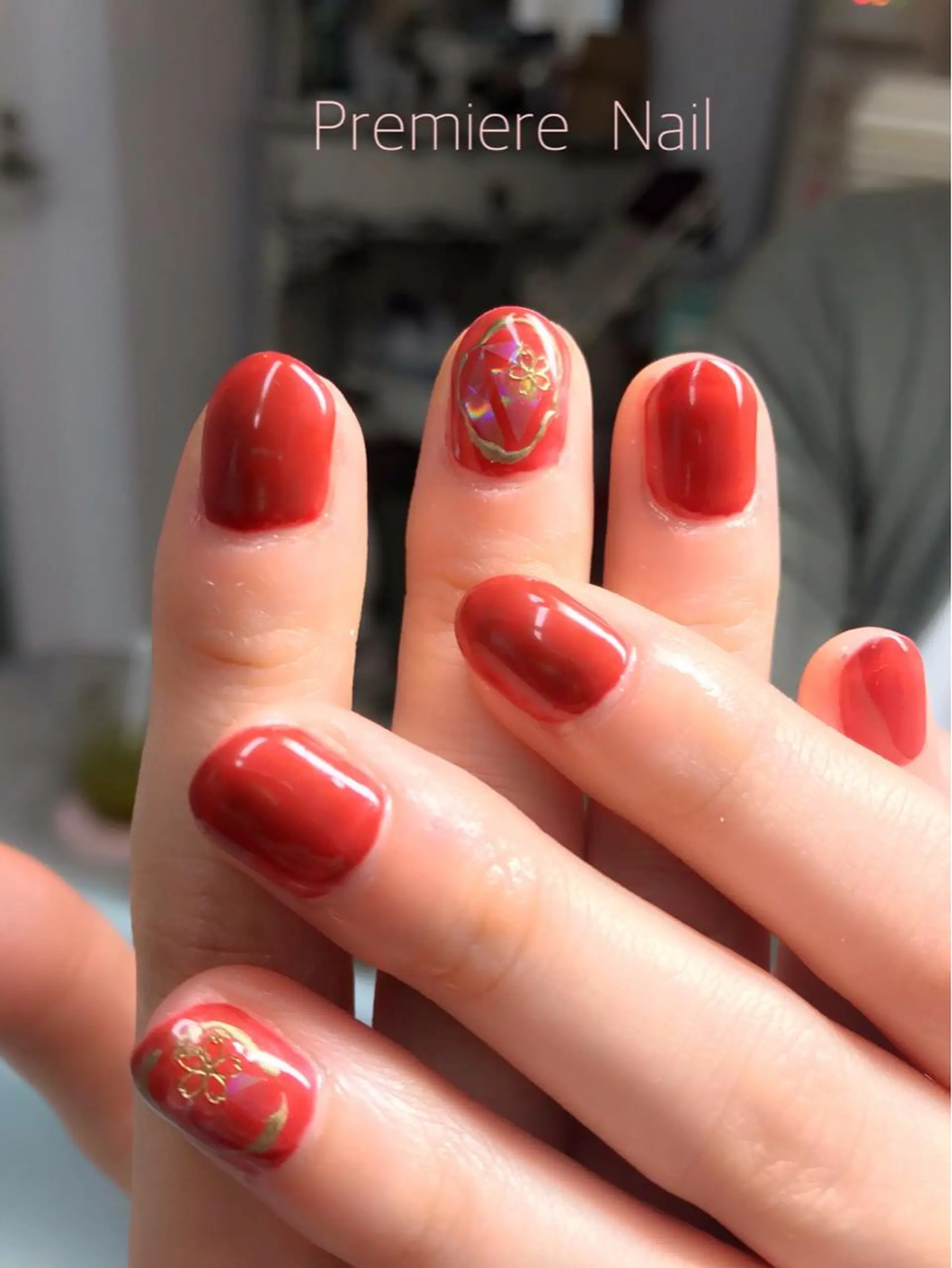 ネイル 桜ネイル ジェルネイル ゴールド 赤色 Premiere Nail商店街店のネイルデザイン