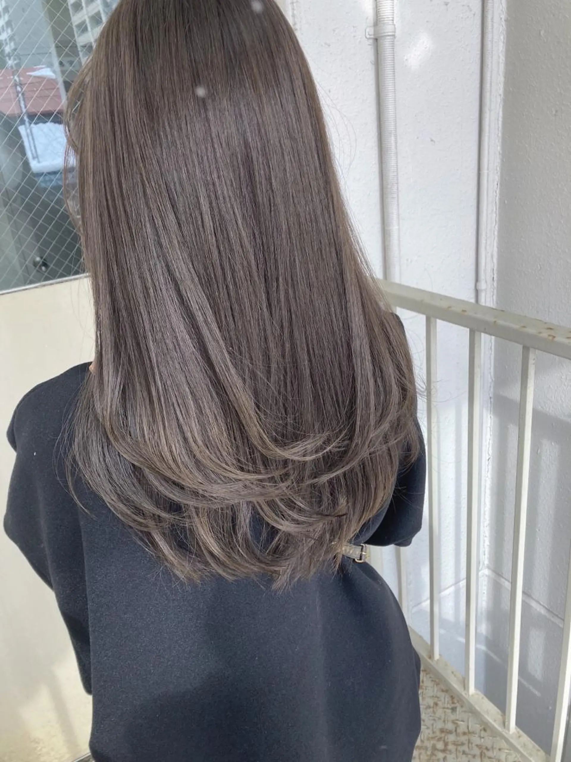 セミロング roka ノゾミのヘアスタイル